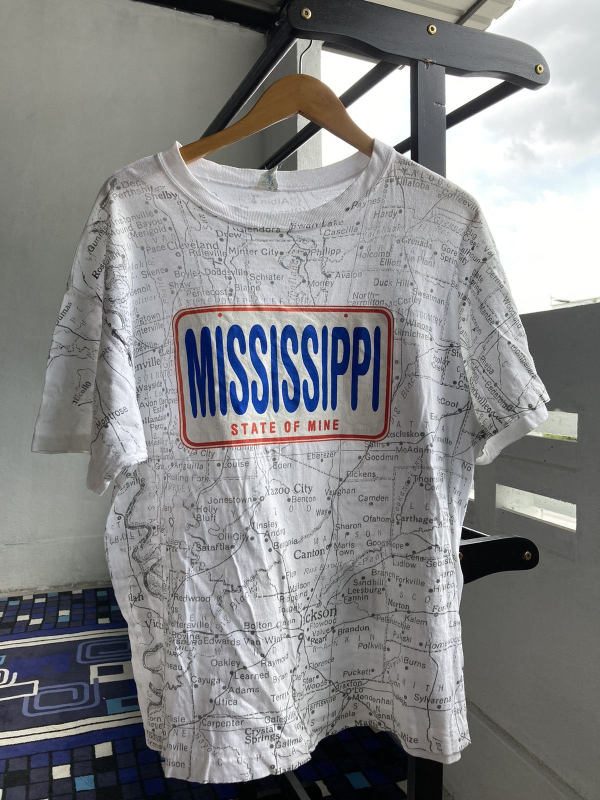 Vintage Vintage 90’s Mississippi All over Print Tee Size US L / EU 52-54 / 3 - 1 Thumbnail