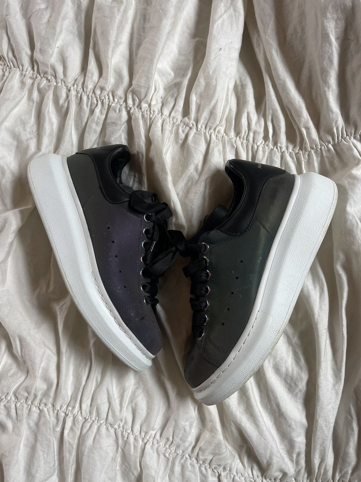 Alexander McQueen Alexander McQueen Iridescent Sneakers Beetle Black chameleon Size US 6 / IT 36 - 1 Thumbnail