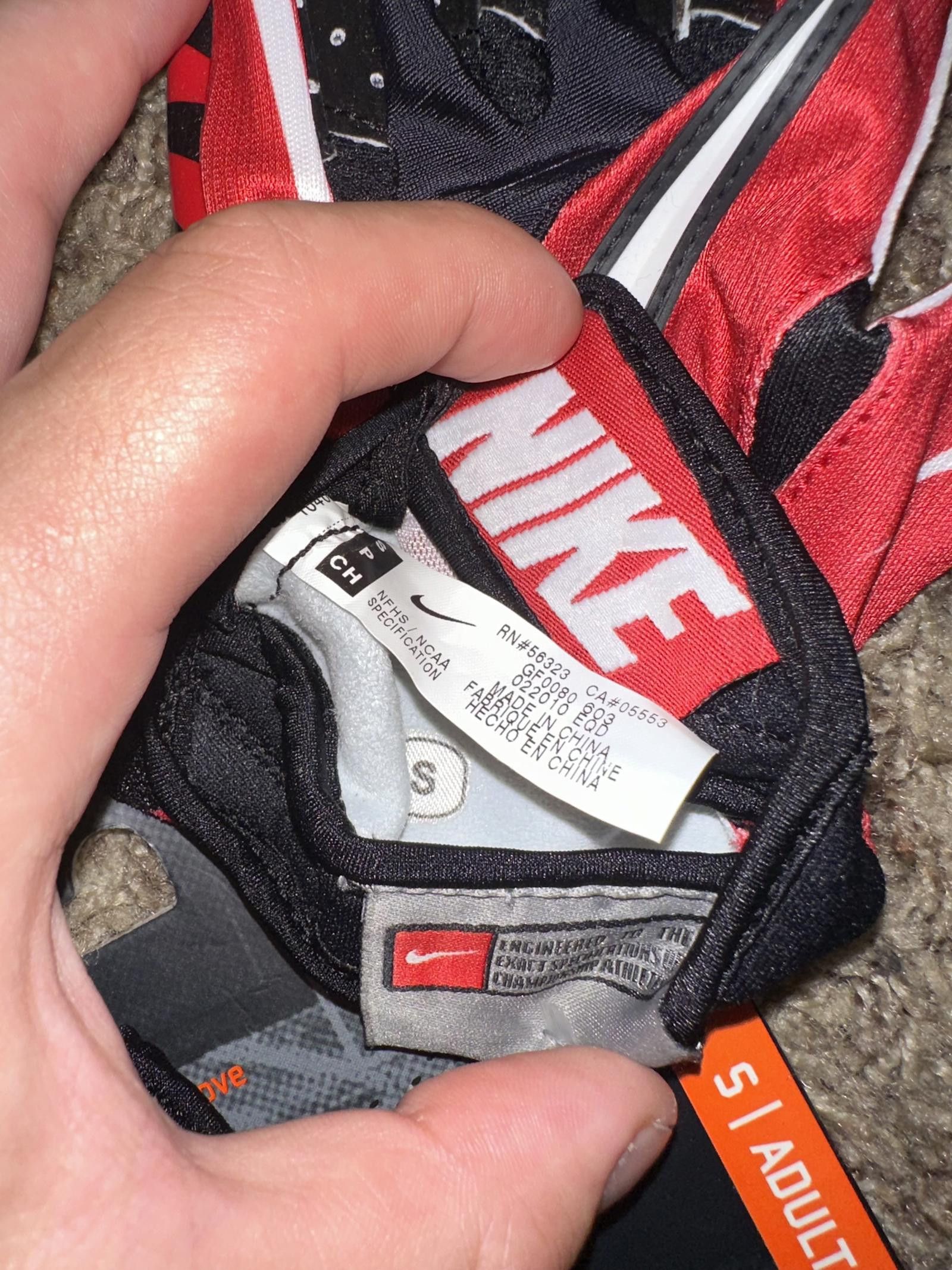 Nike VINTAGE Nike Men’s VaporJet Magnigrip Football Receiver Red Gloves 2009 Size ONE SIZE - 9 Thumbnail