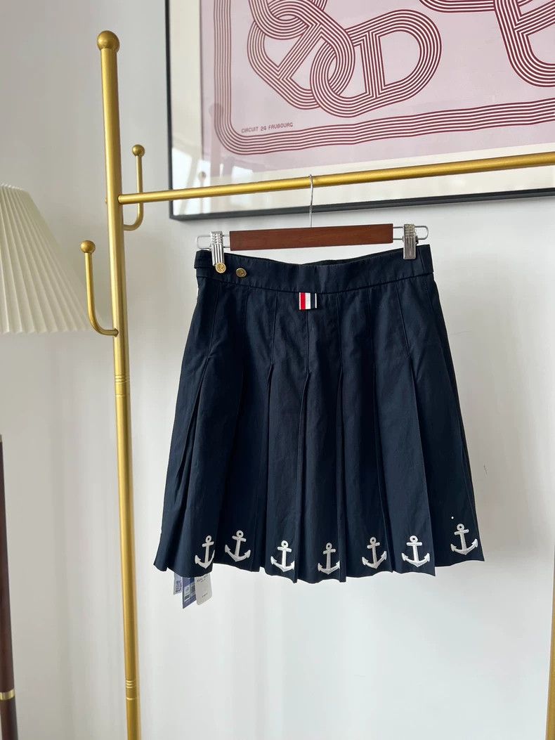 Thom Browne Thom Browne Embroidered pleated skirt with boat anchor Size 24" / US 00 / IT 34 - 2 Thumbnail
