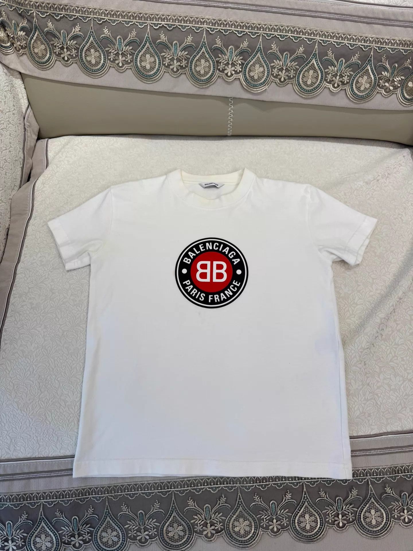 Balenciaga Balenciaga Women's White Regular SS T-Shirt S Size S / US 4 / IT 40 - 1 Thumbnail
