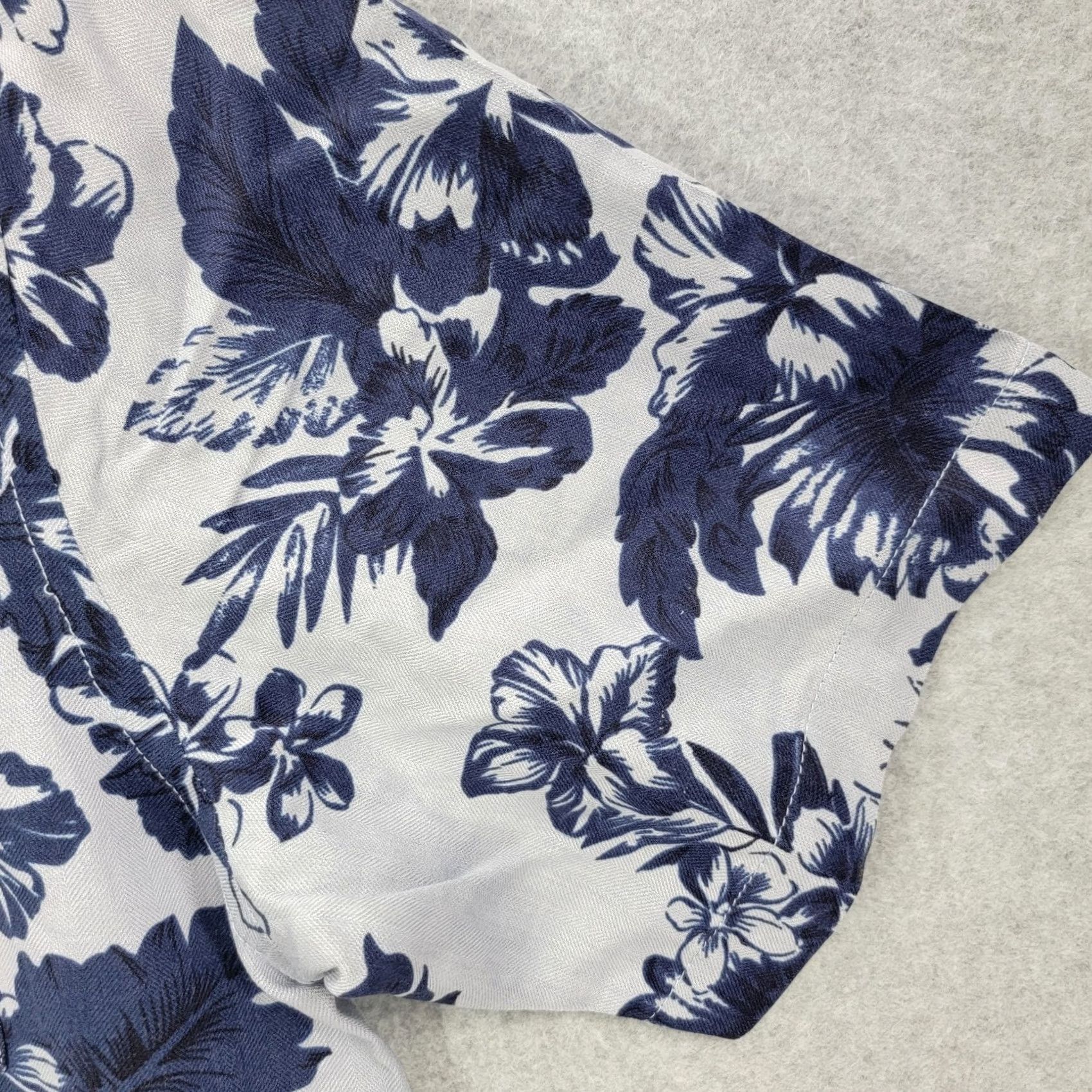 Vintage Island Republic shirt Mens XXL 100% Silk Floral Pattern Blue White Hawaiian Size US XXL / EU 58 / 5 - 6 Thumbnail