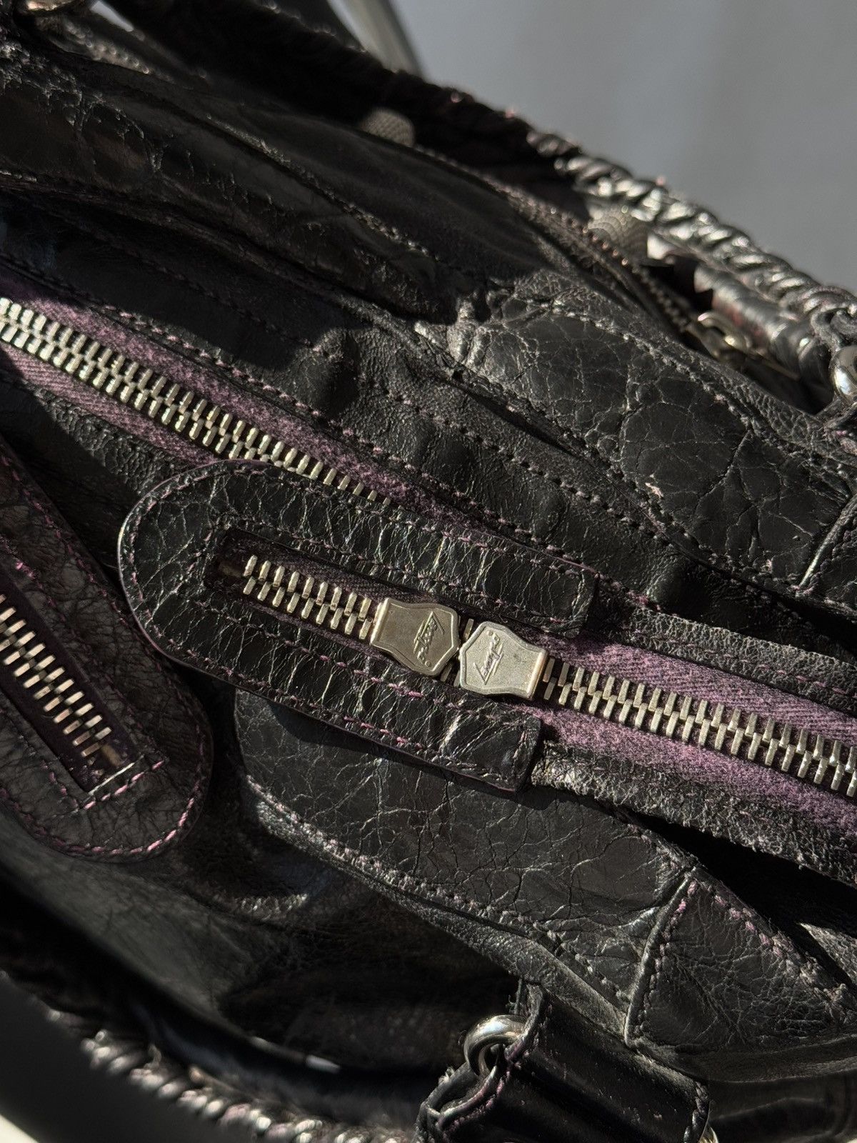 Balenciaga Vintage Balenciaga 00s City Bag Distressed Leather Handbag Size ONE SIZE - 6 Thumbnail