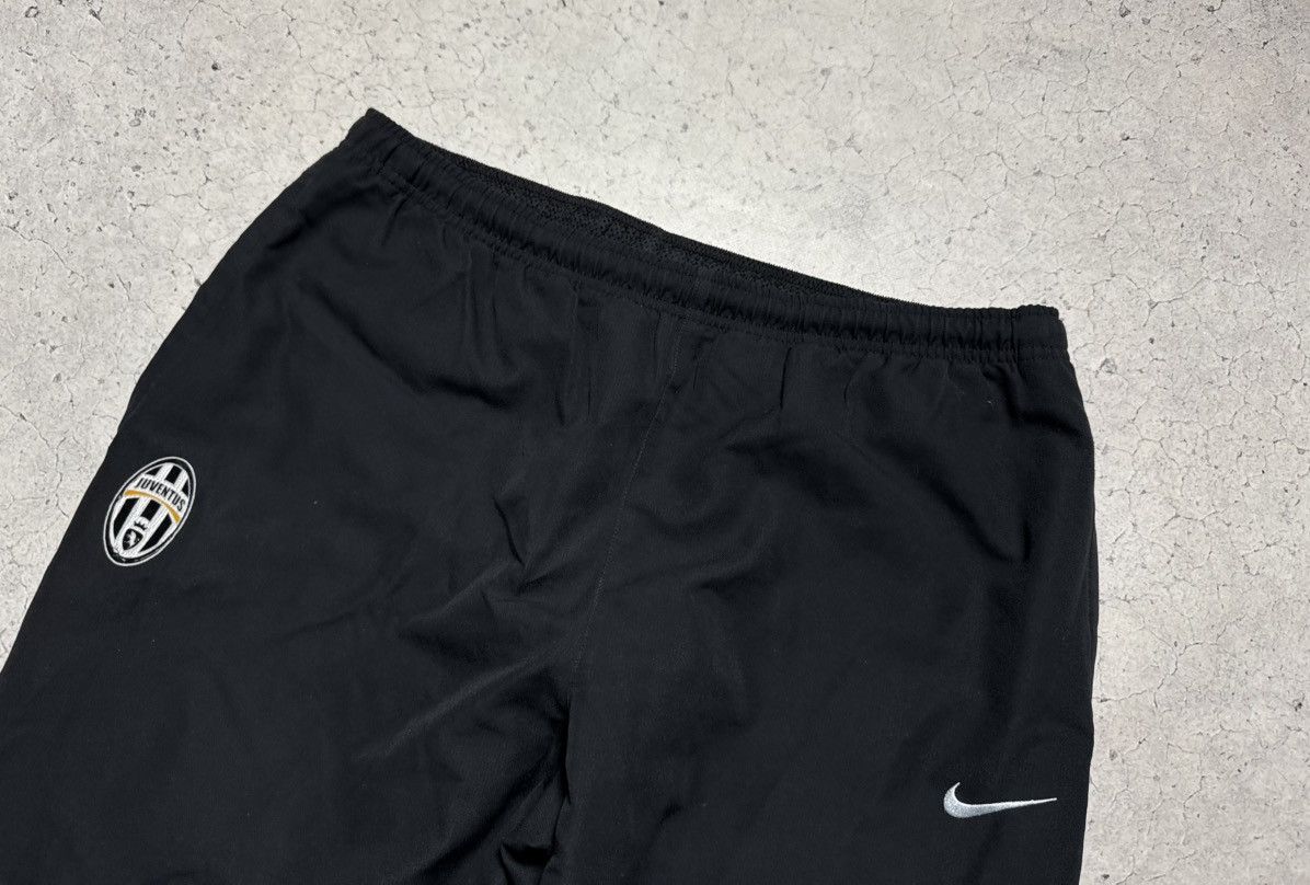 Nike Nike FC Juventus Football Track Suit Vintage Nylon Soccer Size US L / EU 52-54 / 3 - 12 Thumbnail