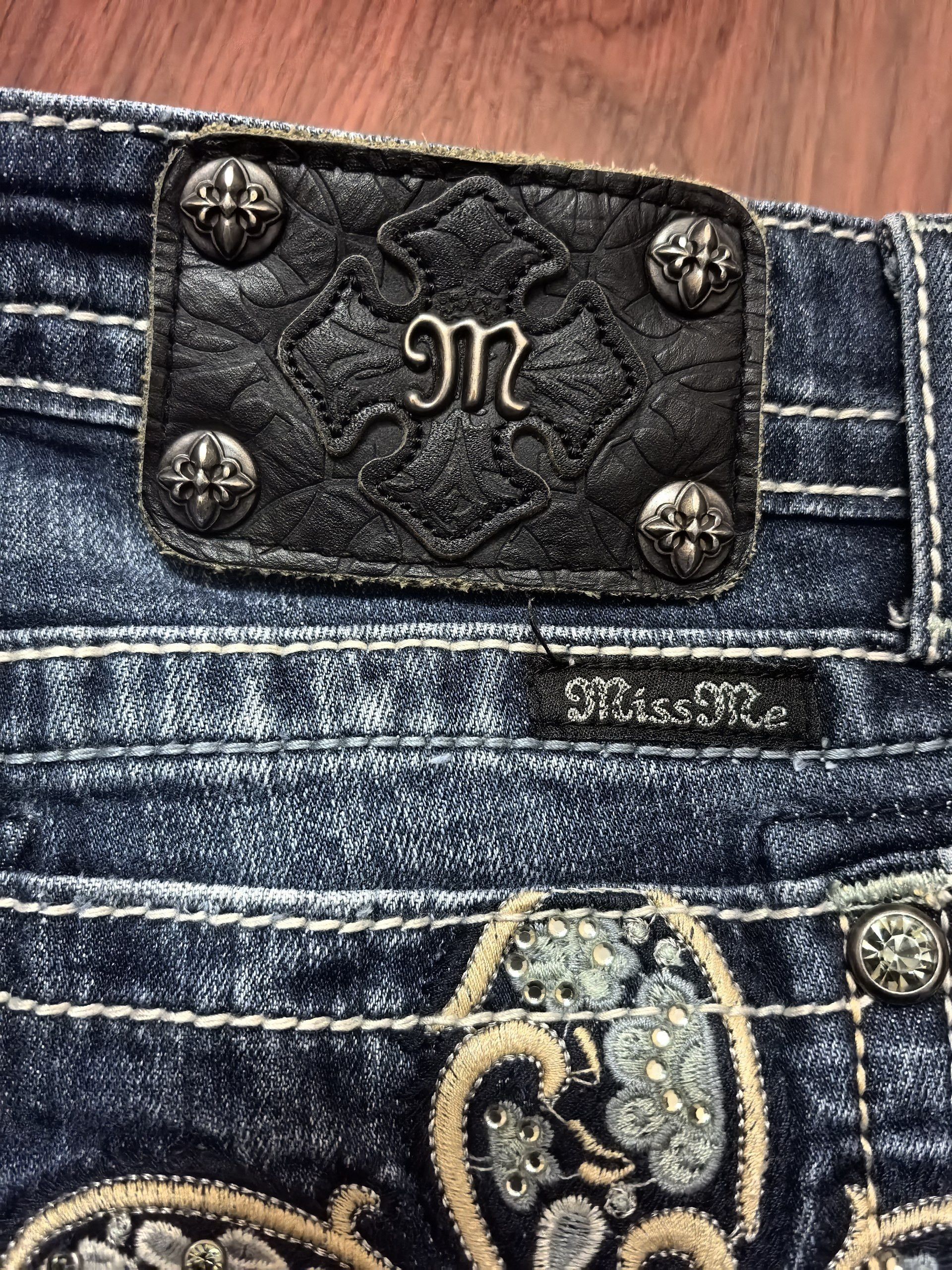 Miss Me Vintage Y2K Miss Me Studded Boyfriend Caprice Style Jeans Size 28" / US 6 / IT 42 - 5 Thumbnail