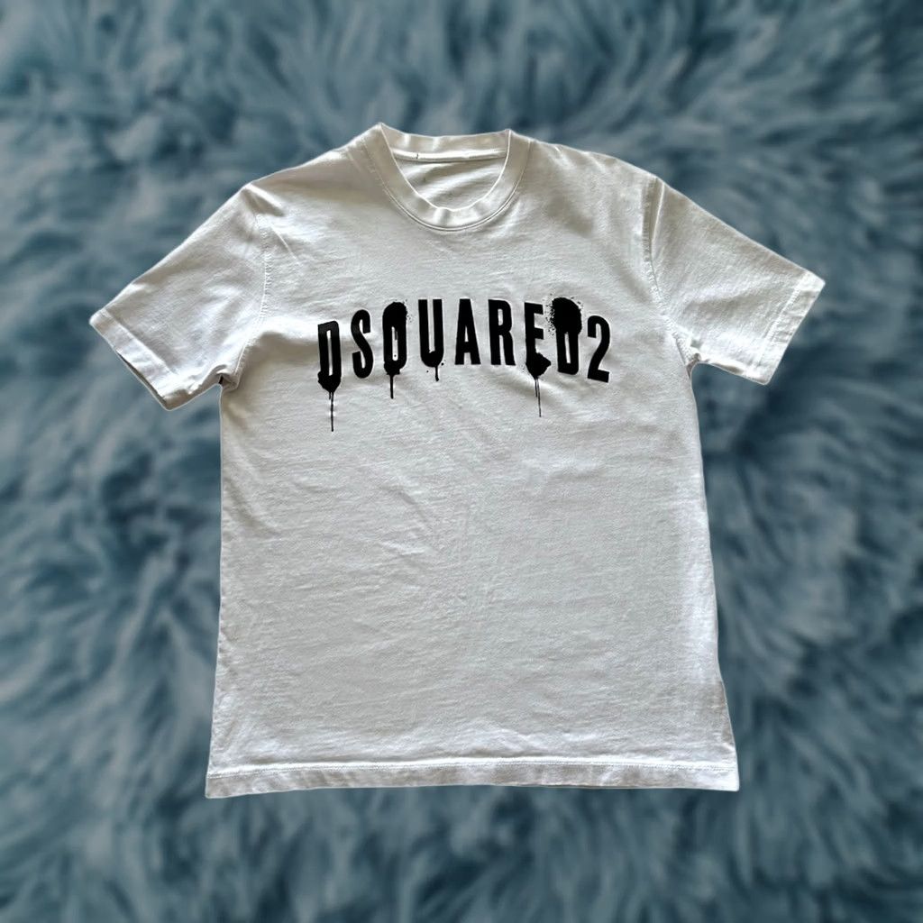 Dsquared2 Dsquared2 Men T-Shirt White Color Spray Centre Logo Size M Regular Short Sleeve Cotton Italy Logo Graphic Print Chest 20” Length 25.5” Mens Clothing Size US M / EU 48-50 / 2 - 1 Thumbnail