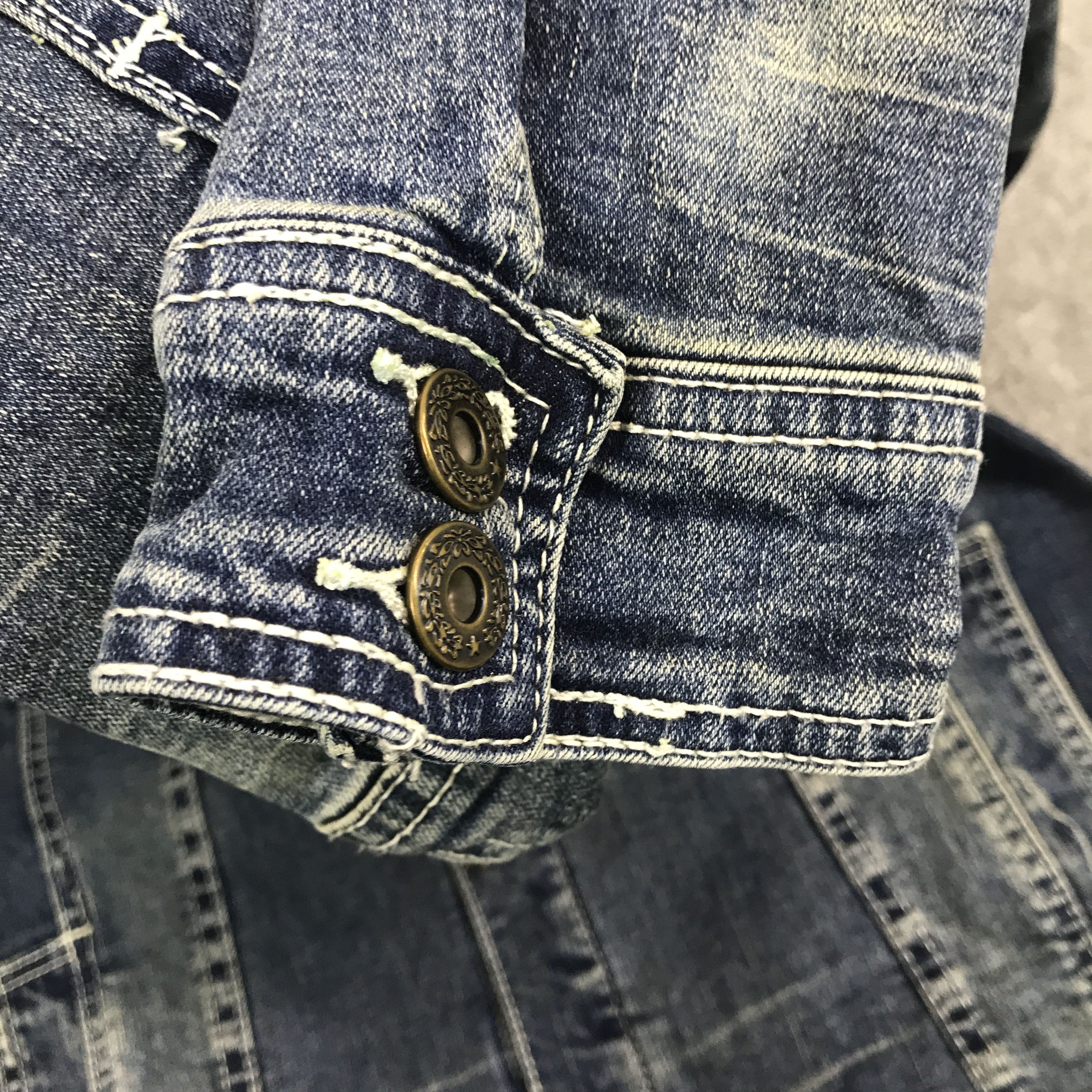 Japanese Brand Gavaria Distressed Button denim jacket Size US L / EU 52-54 / 3 - 7 Thumbnail
