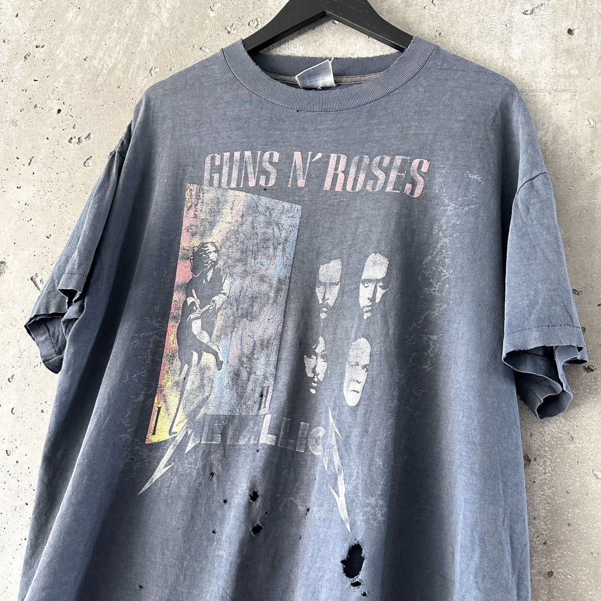 Band Tees 90’s THRASHED GUNS N ROSES 1992 Tour T-Shirt Size US XL / EU 56 / 4 - 1 Thumbnail