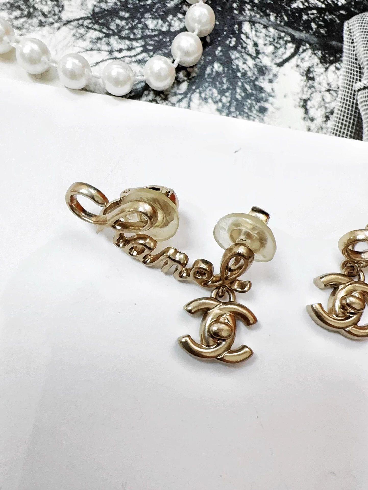 Chanel Chanel 21P Light Gold Coco Logo Ear Clips Mint Size ONE SIZE - 2 Thumbnail