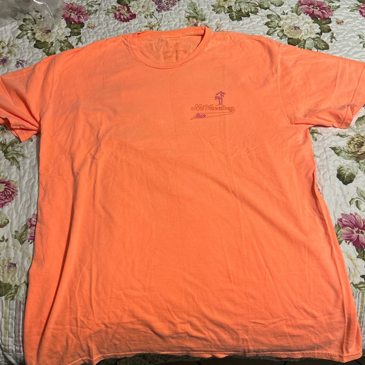 No Vacancy Inn No vacancy inn escape to paradise tee Size US XL / EU 56 / 4 - 1 Thumbnail