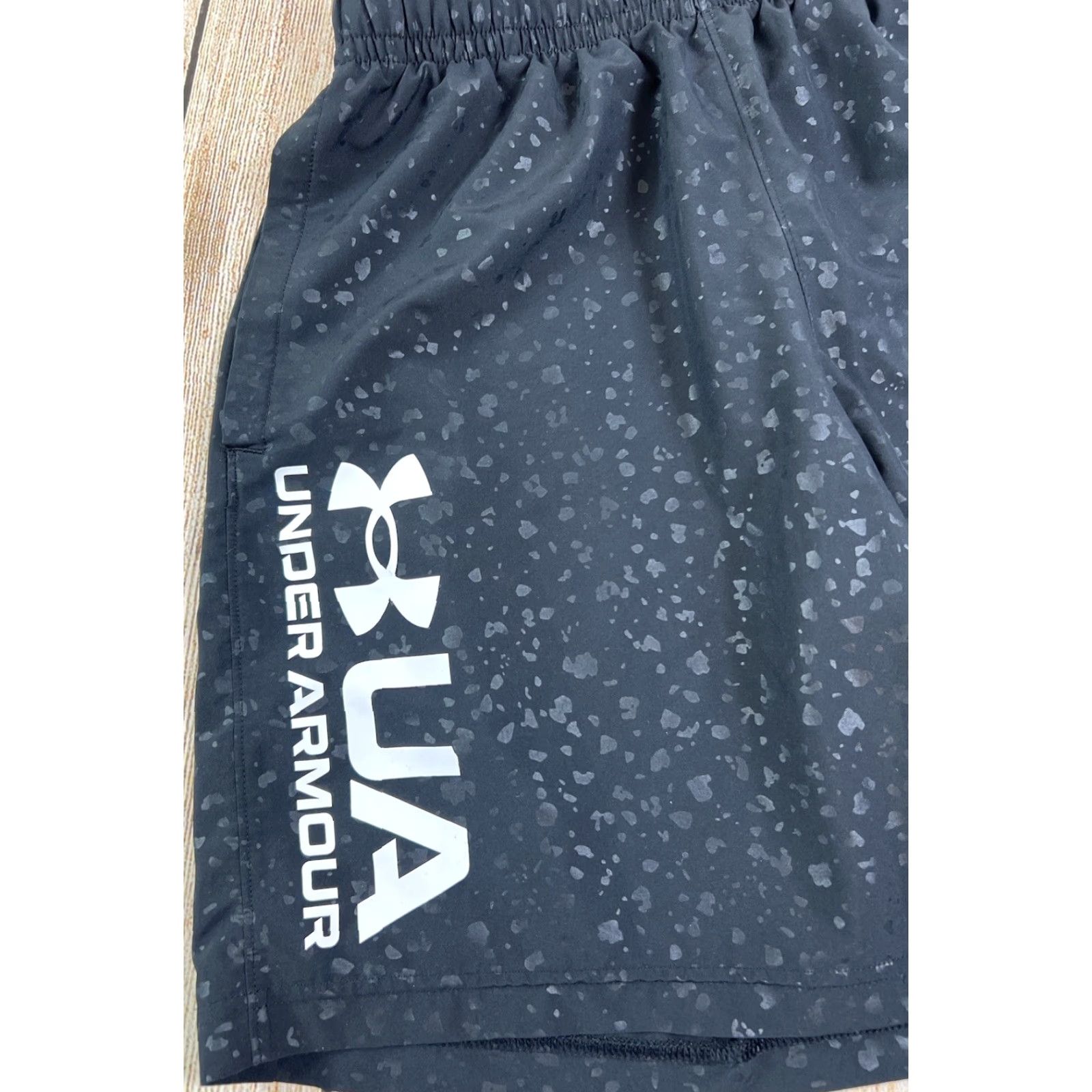 Under Armour Under Armour Shorts Men's Woven Emboss Black Size S Regular Athletic Activewear Shortpants Black Mens S Size US 29 - 3 Thumbnail