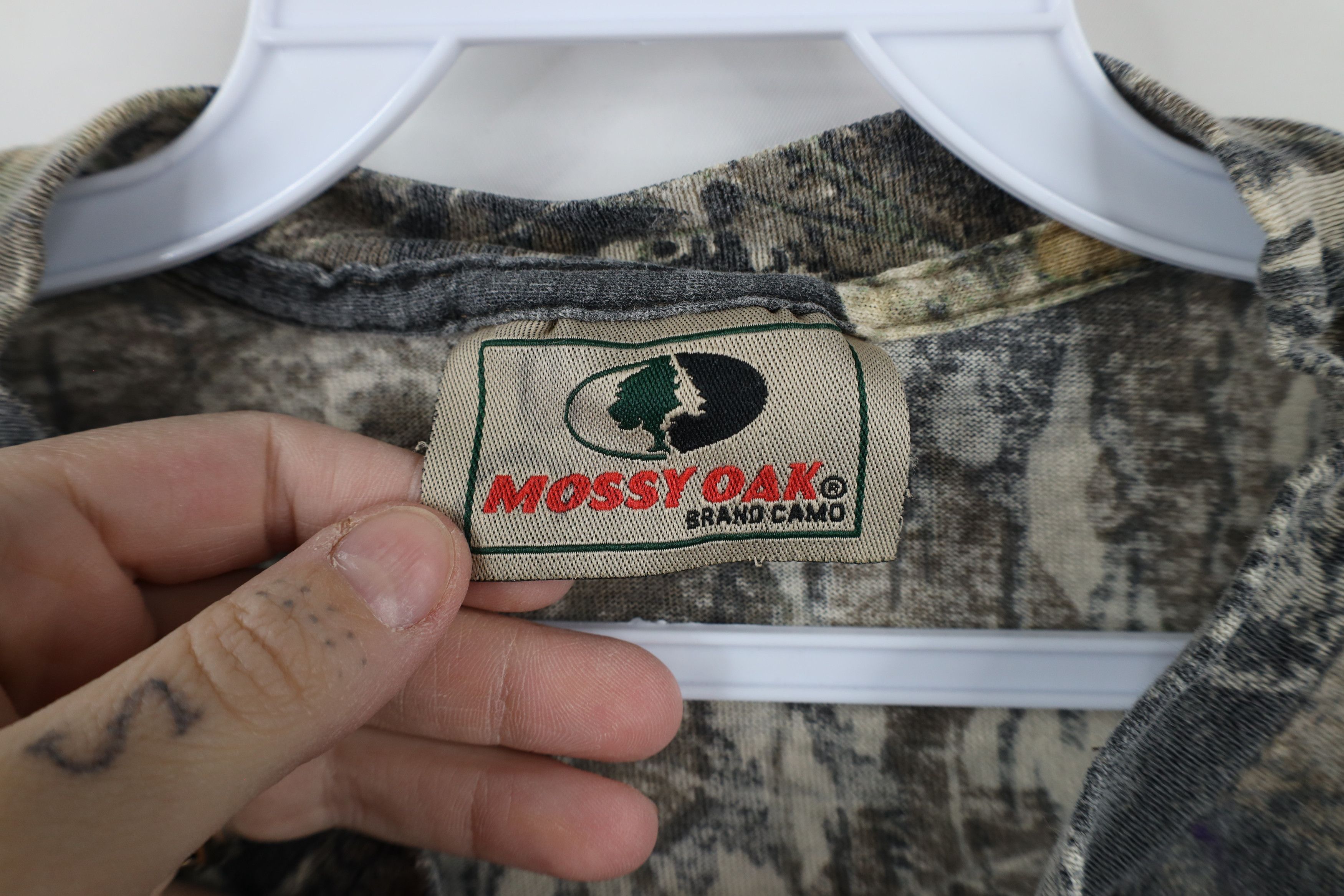 Mossy Oaks × Vintage Vintage 90s Mossy Oak Camouflage Pocket T-Shirt Cotton USA Size US XL / EU 56 / 4 - 8 Thumbnail