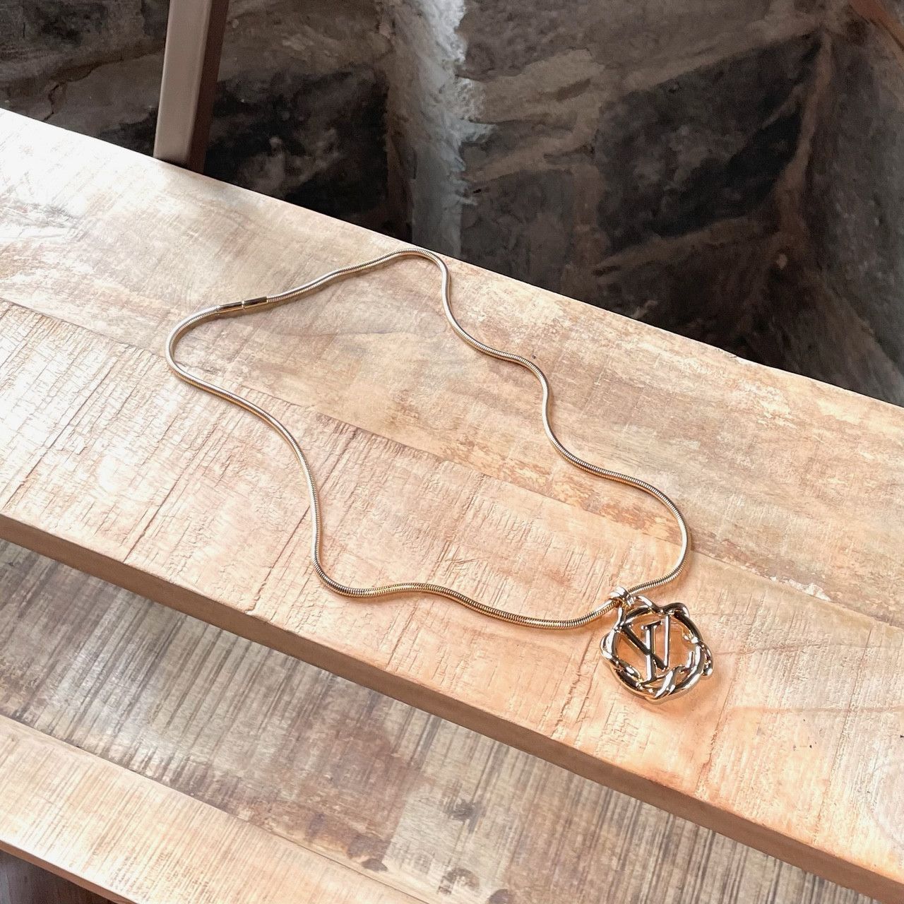 Louis Vuitton Louis Vuitton Gold-Tone Garden Louise Long Pendant Necklace Size ONE SIZE - 1 Thumbnail