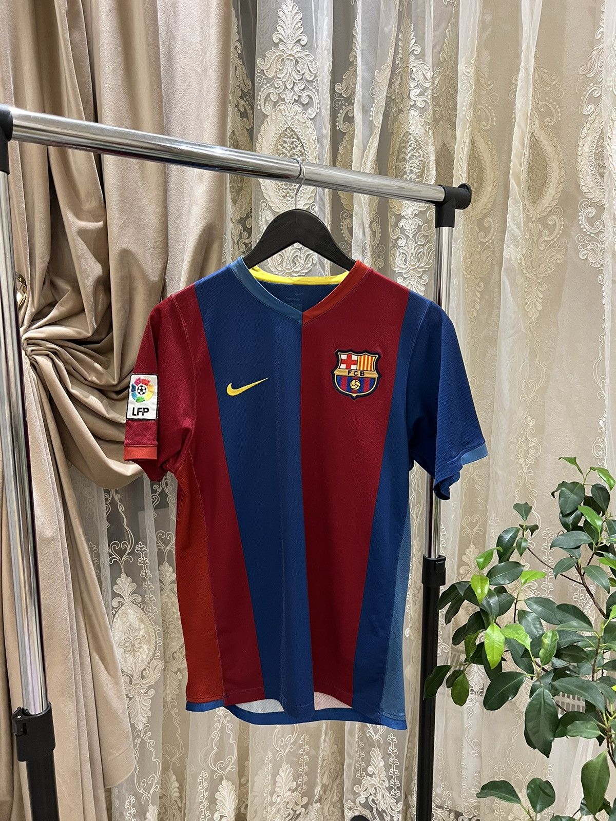 Nike 🔵🔴Nike Barcelona 2006/2007 Home Kit Ronaldinho #10 Jersey Size US M / EU 48-50 / 2 - 2 Thumbnail
