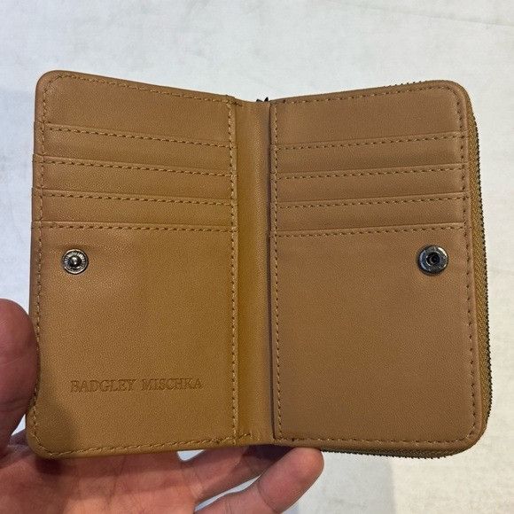 Badgley Mischka NWT Badgley Mischka Tan Croc-Embossed Wallet Size ONE SIZE - 5 Thumbnail