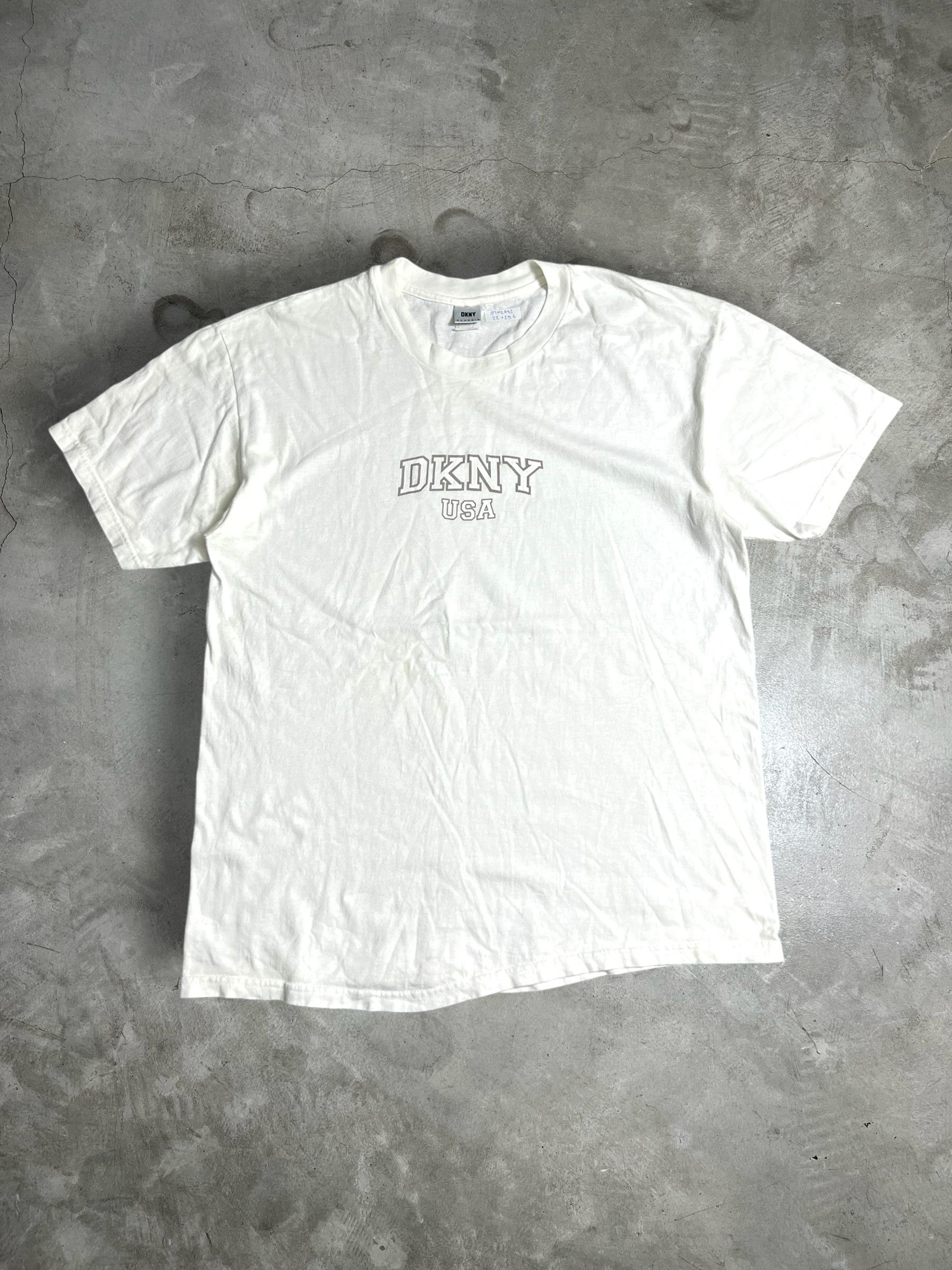 DKNY × Vintage Vintage DKNY USA Classic Spell Out Logo Tee GTME472 Size US L / EU 52-54 / 3 - 1 Thumbnail