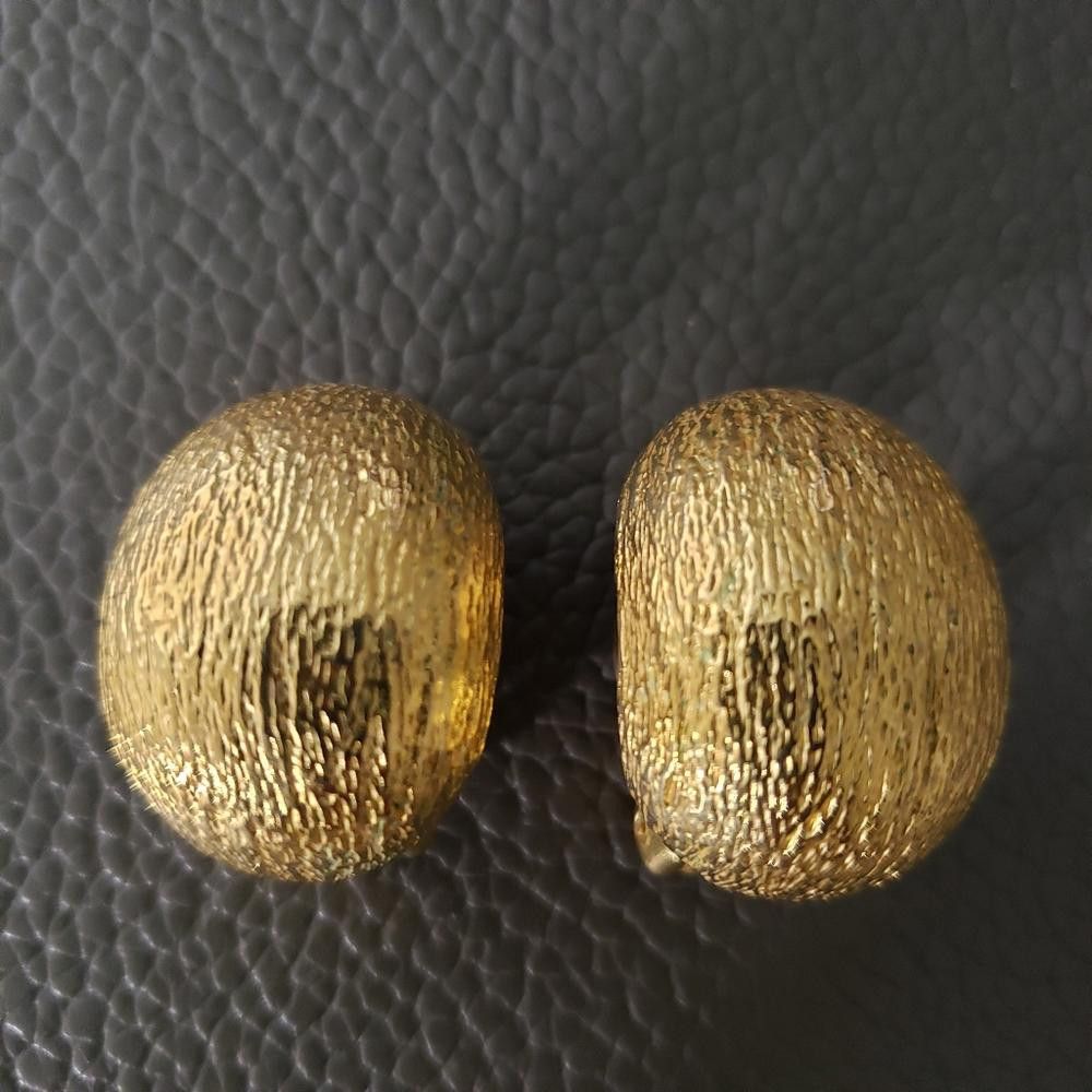 Designer Vintage Gold tone Scoop Clip Earring Size ONE SIZE - 6 Thumbnail