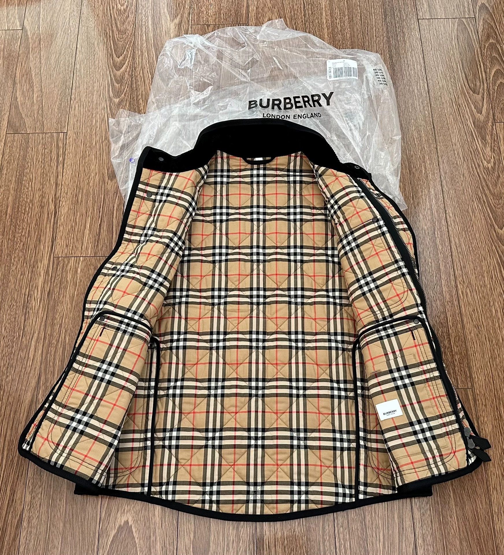 Burberry Burberry Check Black Down Vest Size 48 Size US M / EU 48-50 / 2 - 3 Thumbnail
