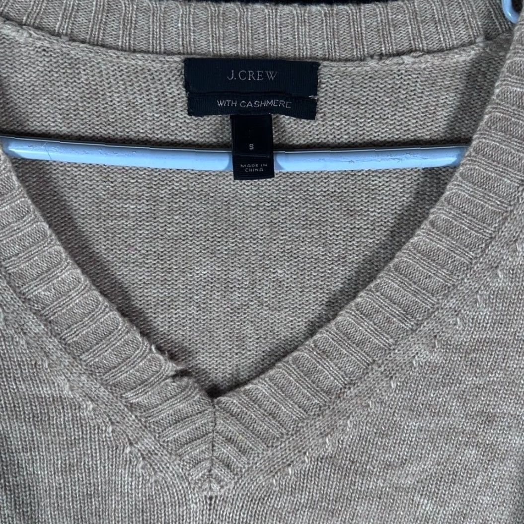 J.Crew J.Crew Womens Beige V-Neck Cashmere Blend Sweater Leather Elbow Patches Small M85 Shirt Women Soft Knit Size S / US 4 / IT 40 - 2 Thumbnail
