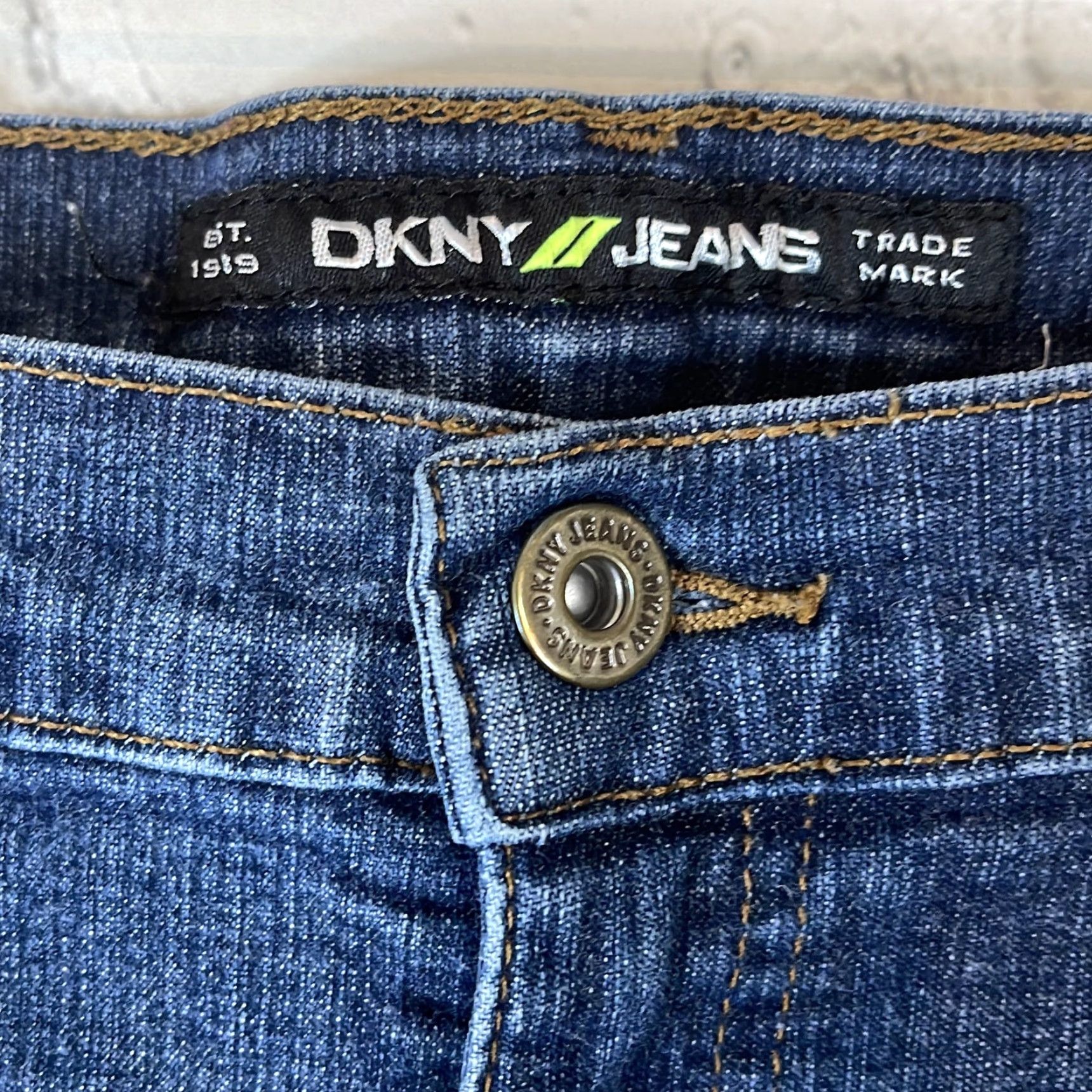 DKNY DKNY Jeans Women Size 8 Medium Wash Straight Blue Denim Jeans Womens 8 Medium Wash DKNY Jeans Size 30" / US 8 / IT 44 - 3 Thumbnail