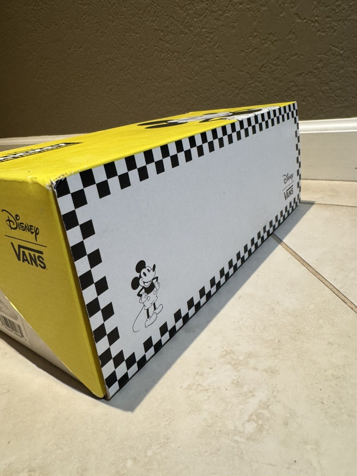 Disney × Vans NEW Disney x Vans 7.5 Men 9 Women White Mickey Old School Size US 7.5 / EU 40-41 - 11 Thumbnail