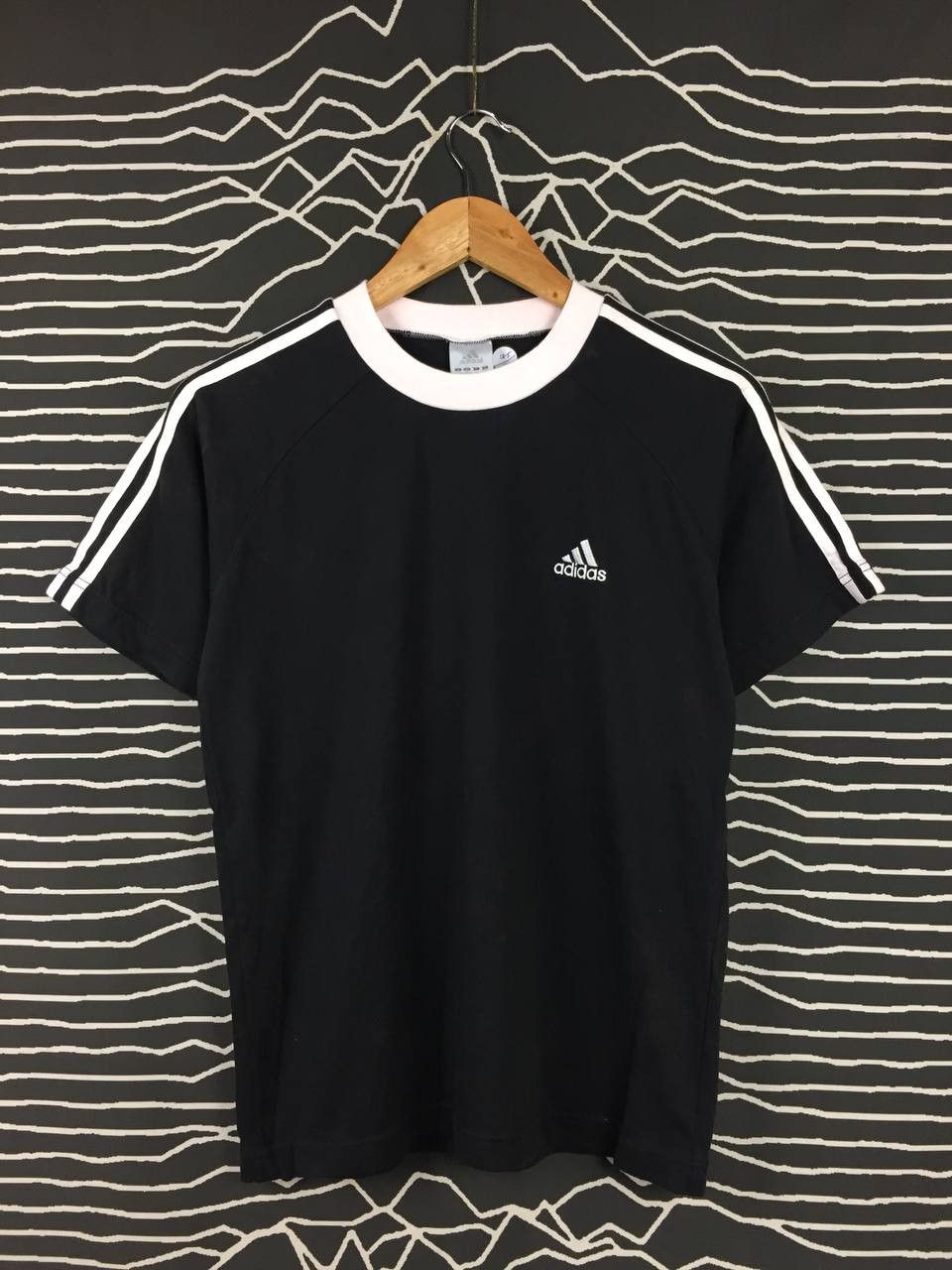 Adidas Adidas Three Stripes Small Logo Sportswear Tee Size US S / EU 44-46 / 1 - 2 Thumbnail