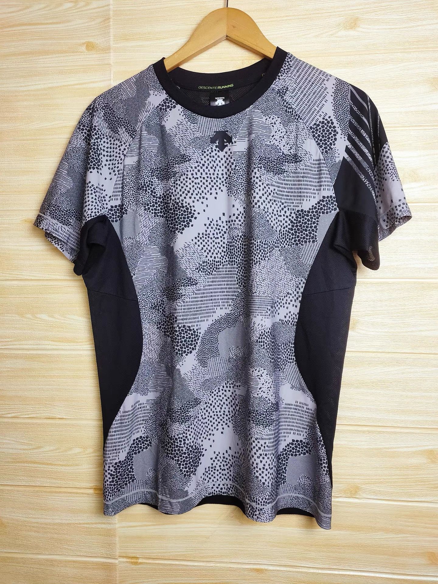 Descente DESCENTE Men's TOUGH Fabric Short Sleeve T-shirt K29 Size US L / EU 52-54 / 3 - 1 Thumbnail