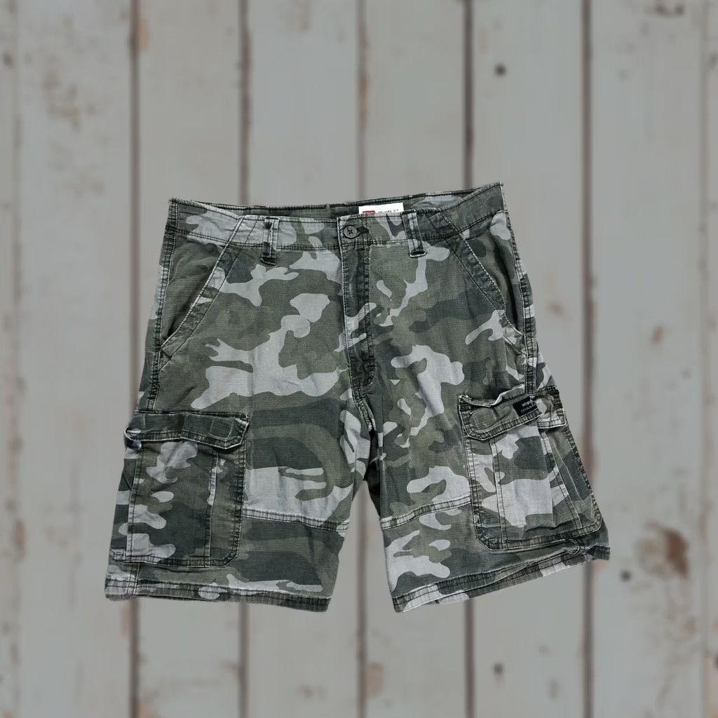 Wrangler Wrangler Cargo Shorts Mens 36 Green Camo Relaxed Fit Canvas 10 Inseam Size US 36 / EU 52 - 1 Thumbnail