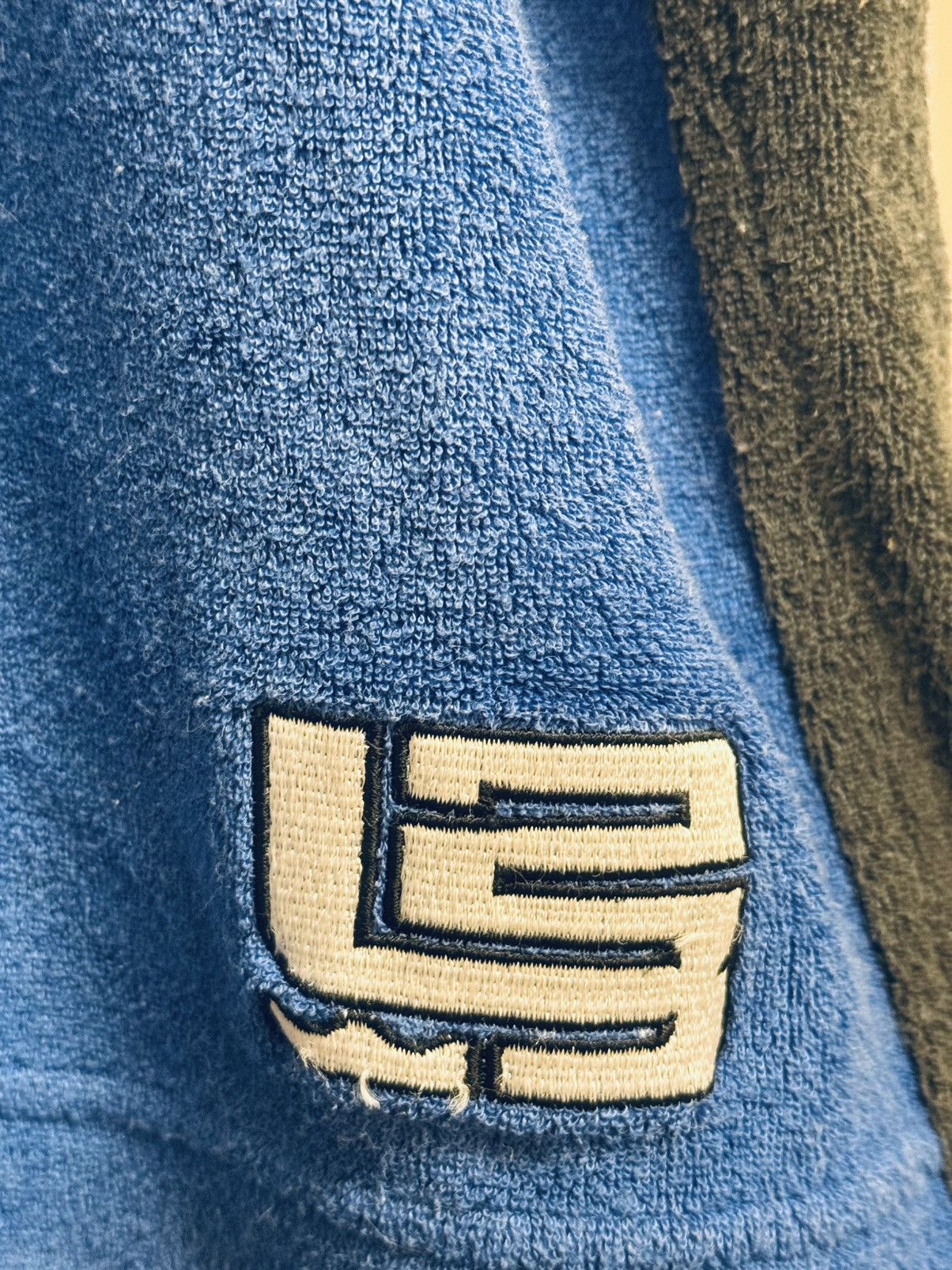Nike Vintage 2004 LEBRON NIKE TERRYCLOTH Shorts XXL James Rookie Size US 42 / EU 58 - 14 Thumbnail