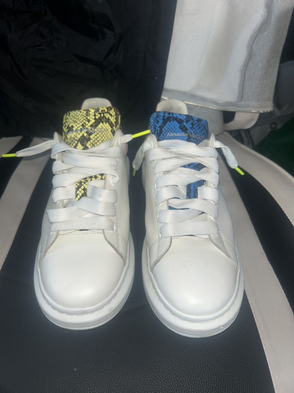 Alexander McQueen Alexander McQueen Oversized Sneaker 'White Multi Snake Print Size US 9 / EU 42 - 2 Thumbnail