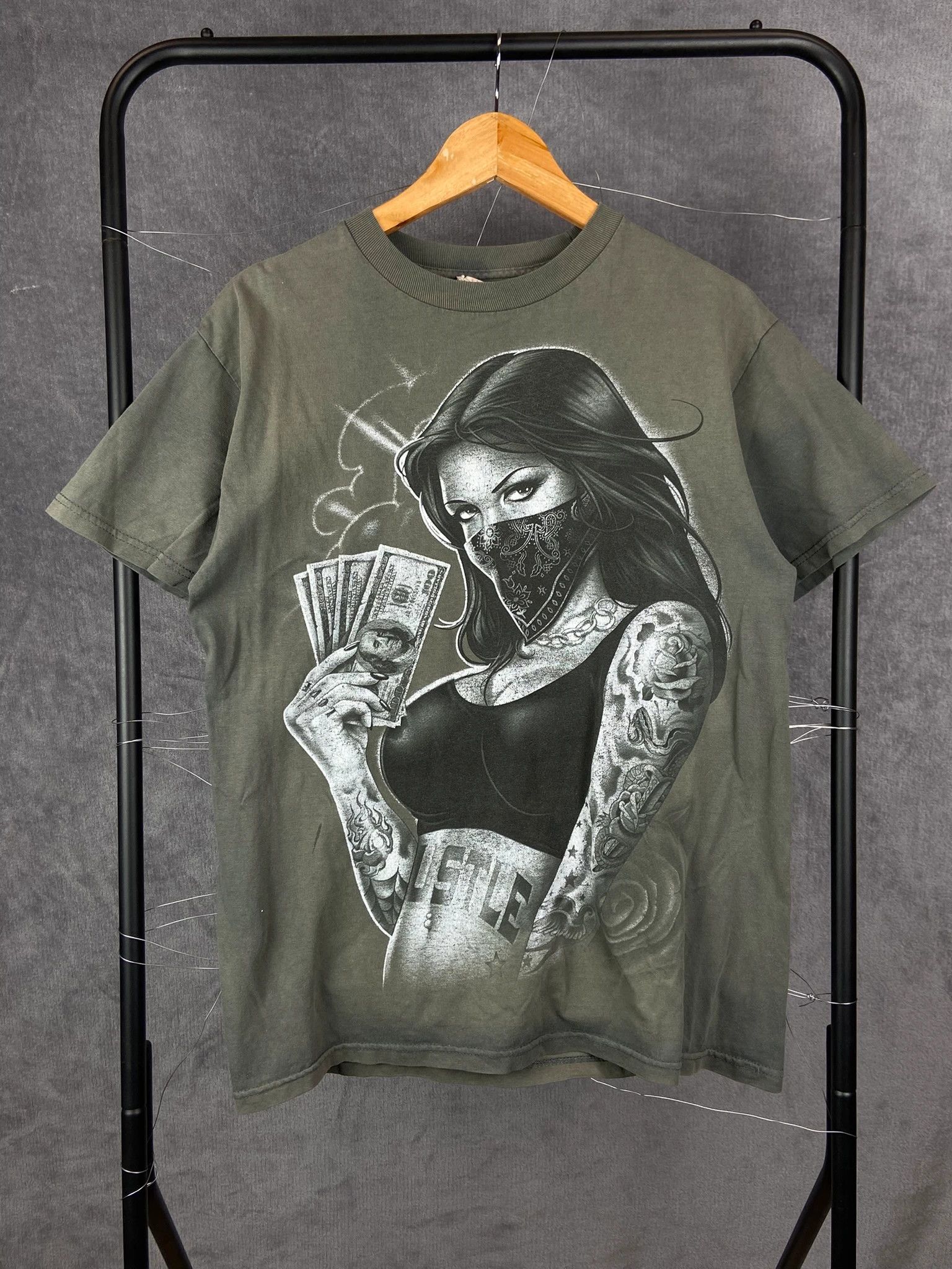 Vintage Vintage Chicano Girl Hustle Tee Green Streetwear M Size US M / EU 48-50 / 2 - 1 Thumbnail