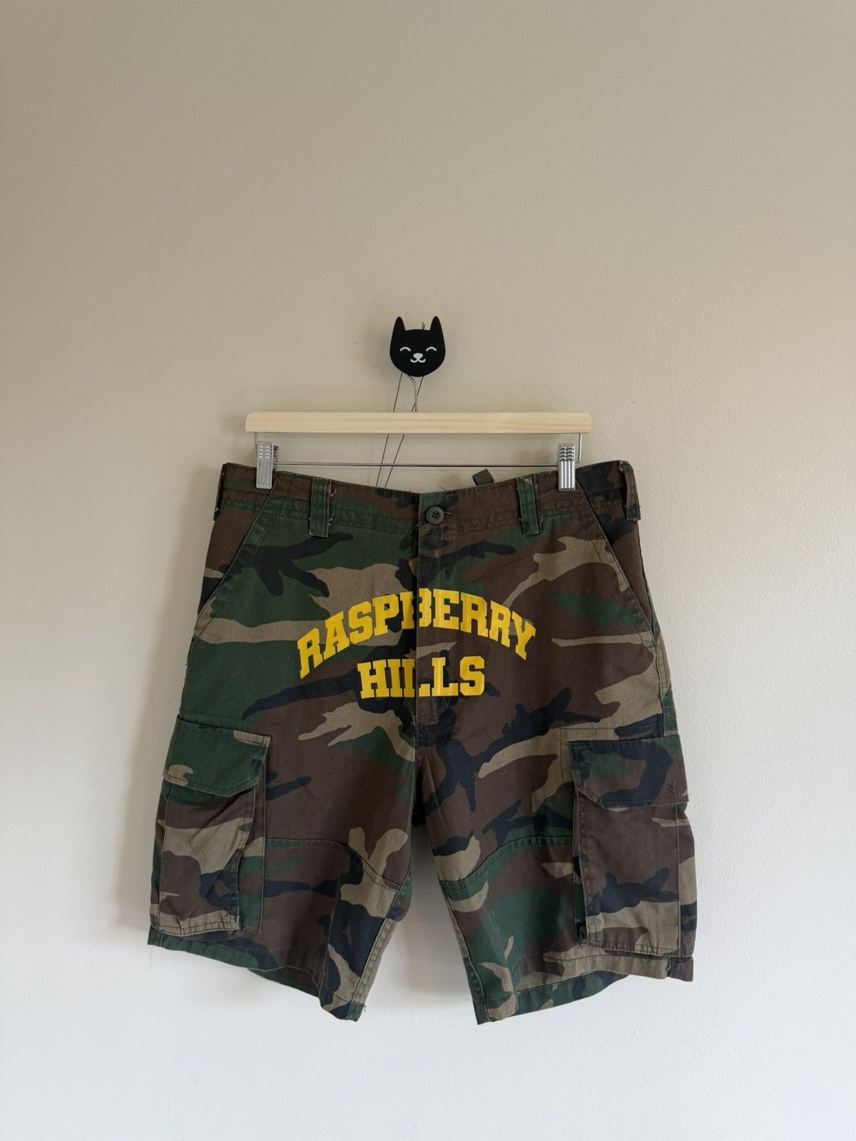 The GV Gallery The GV Gallery Raspberry Hills Camo Cargo Shorts Size Large Size US 34 / EU 50 - 1 Thumbnail
