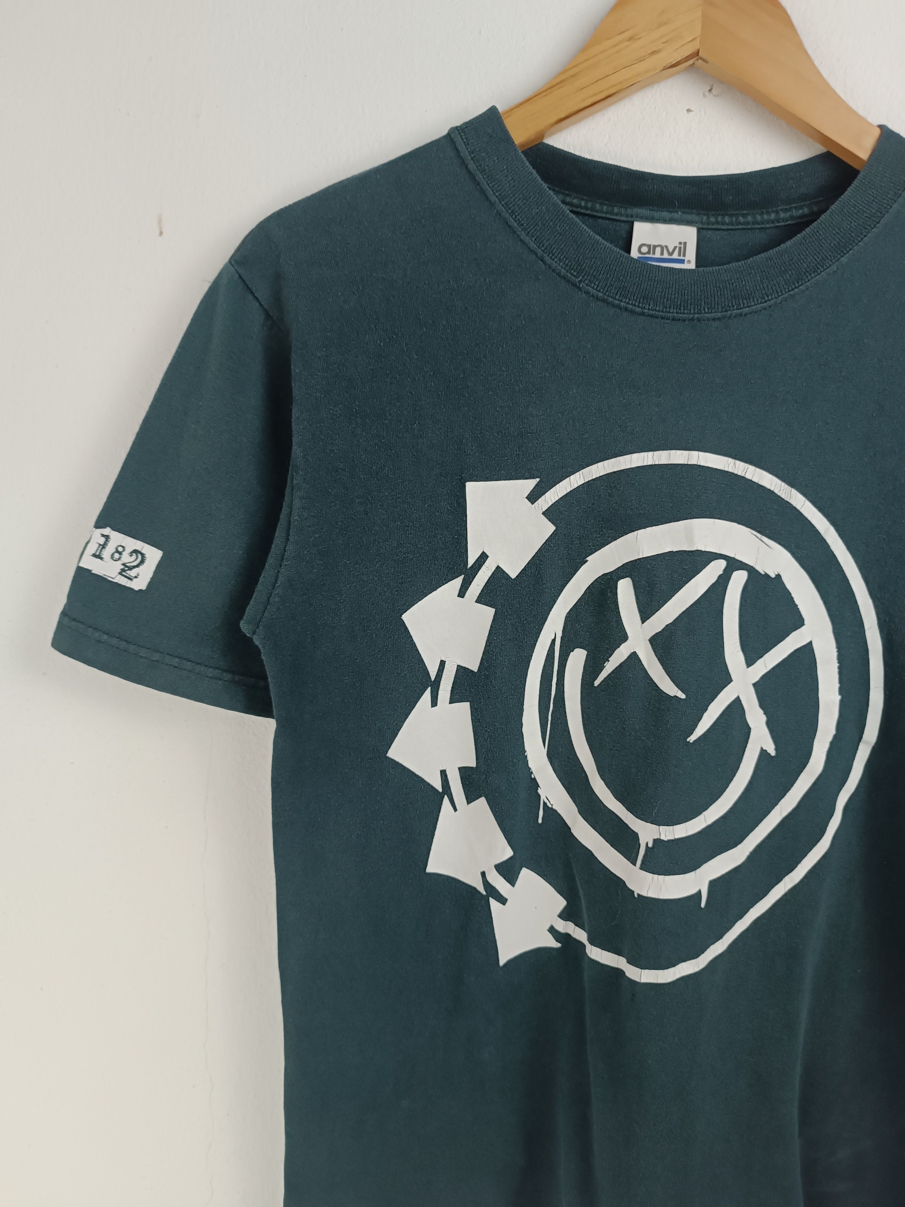 Band Tees VINTAGE Y2K BLINK 182 CLASSIC LOGO POP PUNK FADED SKATER 41 Size US S / EU 44-46 / 1 - 5 Thumbnail