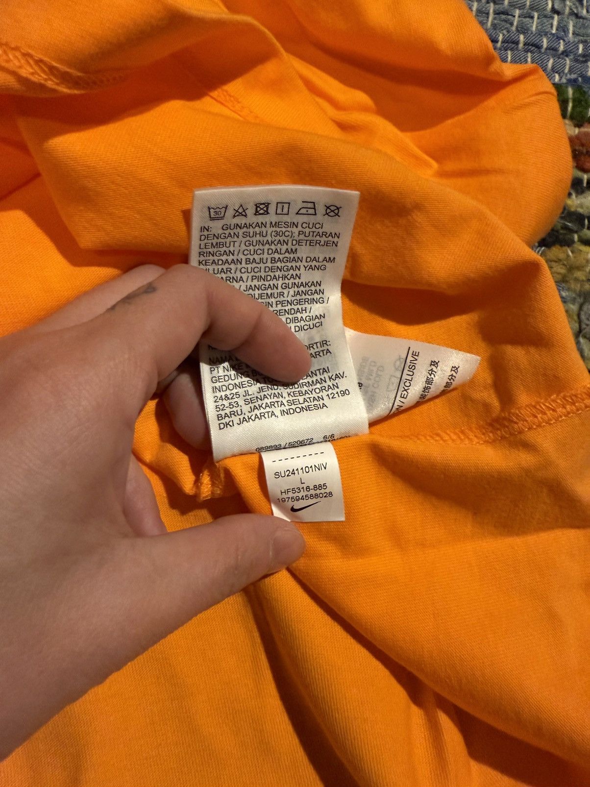 Nike Nike City Exclusive - Vietnam- tee size L Size US L / EU 52-54 / 3 - 5 Thumbnail