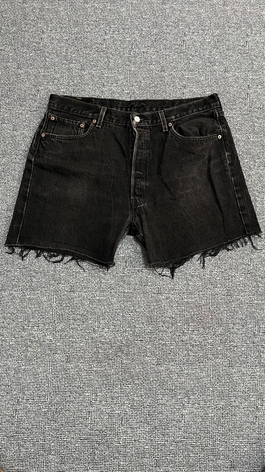Levi's Vintage Levi's 501 super-black distressed jort size 37 inche Size US 37 - 2 Thumbnail