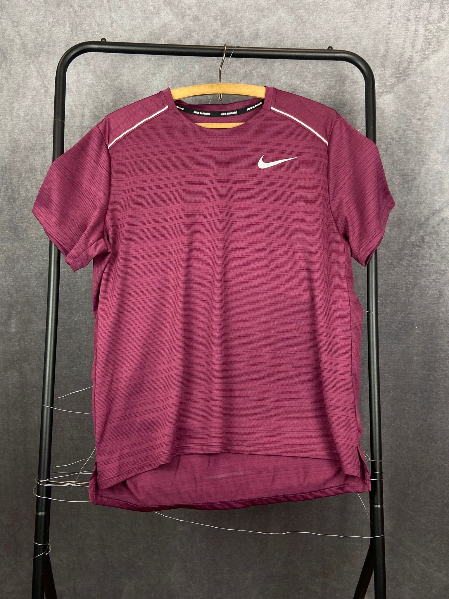Nike Nike Running Dri-Fit T-Shirt Burgundy Mini Logo Print Size US L / EU 52-54 / 3 - 1 Thumbnail