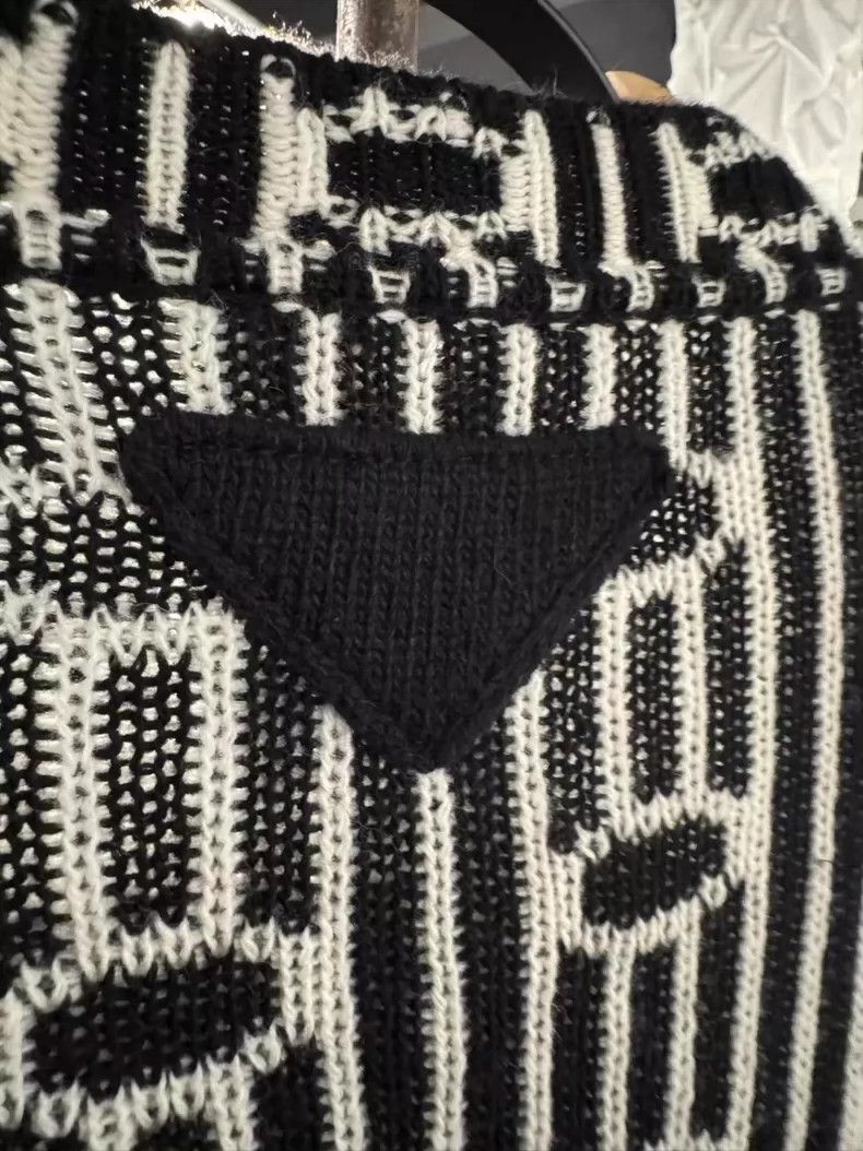 Prada Prada Black and White Triangular Cardigan shirt 2504-Nextar Size US L / EU 52-54 / 3 - 5 Thumbnail