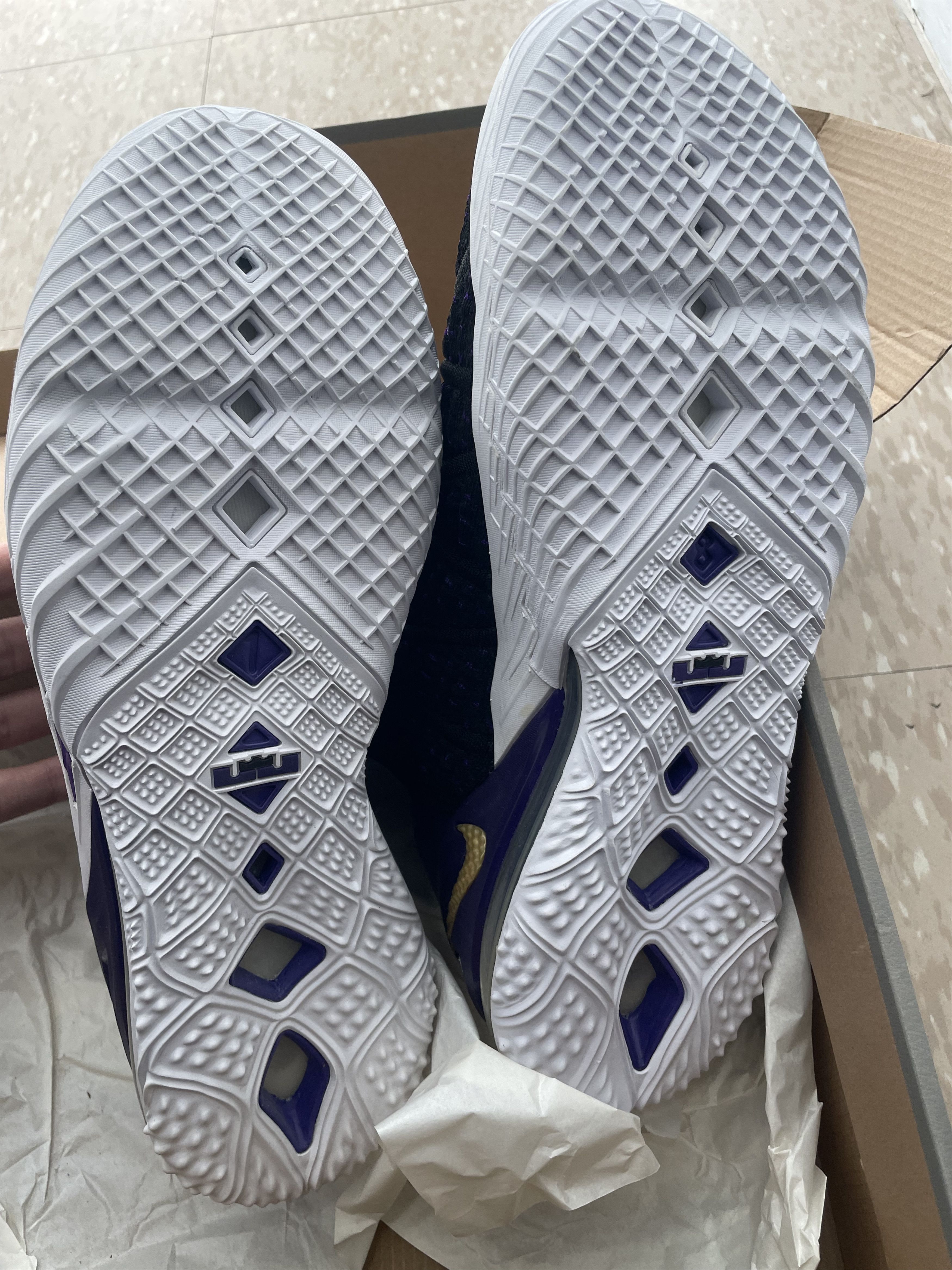 Nike Nike Lebron 18 Lakers Size 11 CQ9283-004 Authentic Rare Size US 11 / EU 44 - 3 Thumbnail