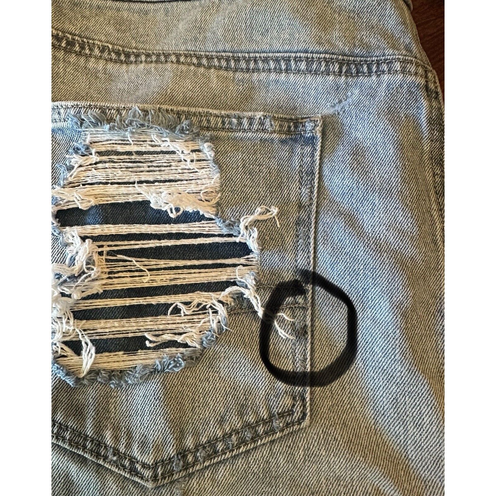 American Eagle Outfitters American Eagle Comfort Stretch Mom Jean Shorts Distressed16 Size 38" / US 16 / IT 52 - 9 Thumbnail