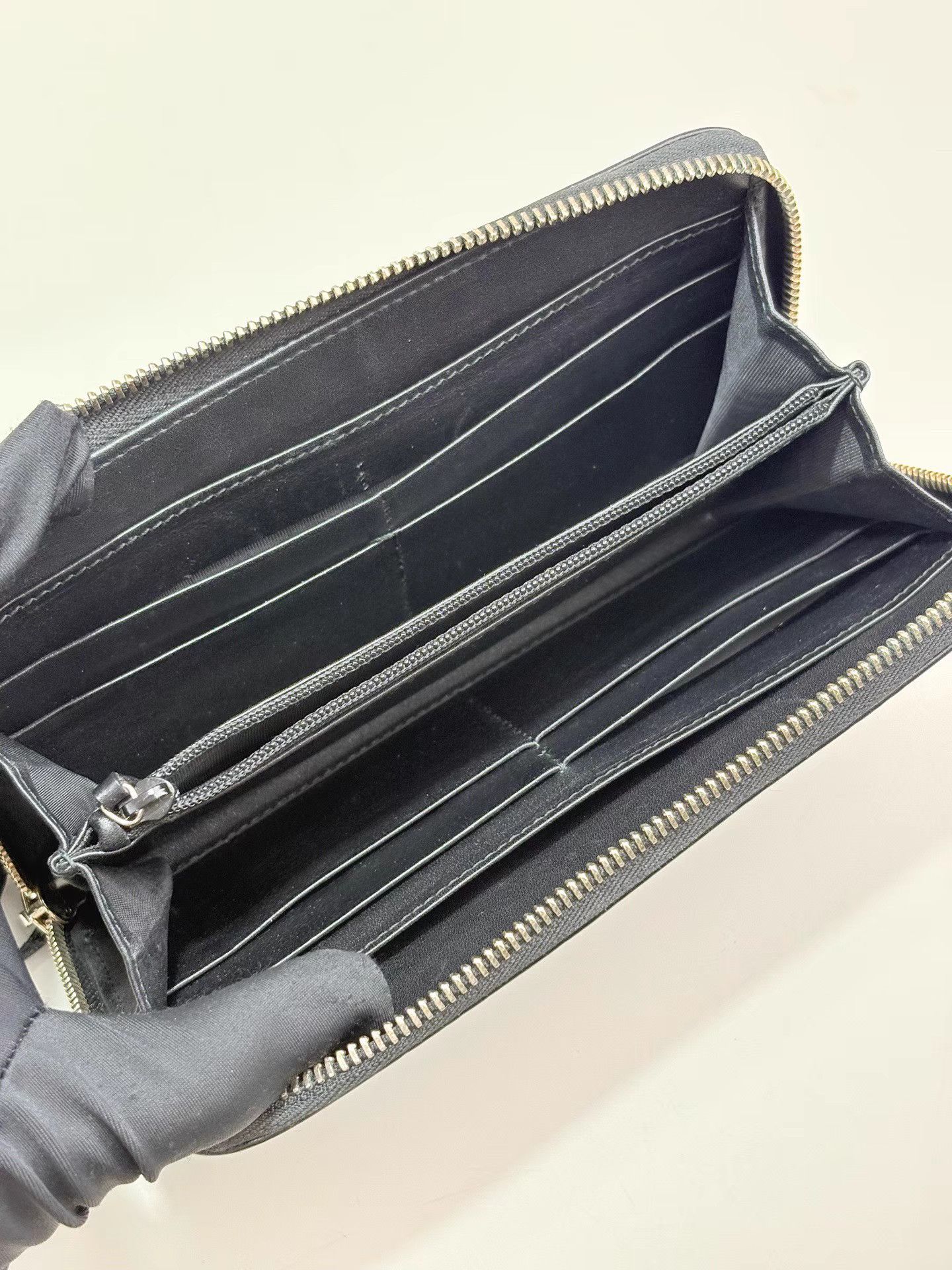 Gucci GUCCI Black Embossed Full Logo Long Wallet Size ONE SIZE - 6 Thumbnail
