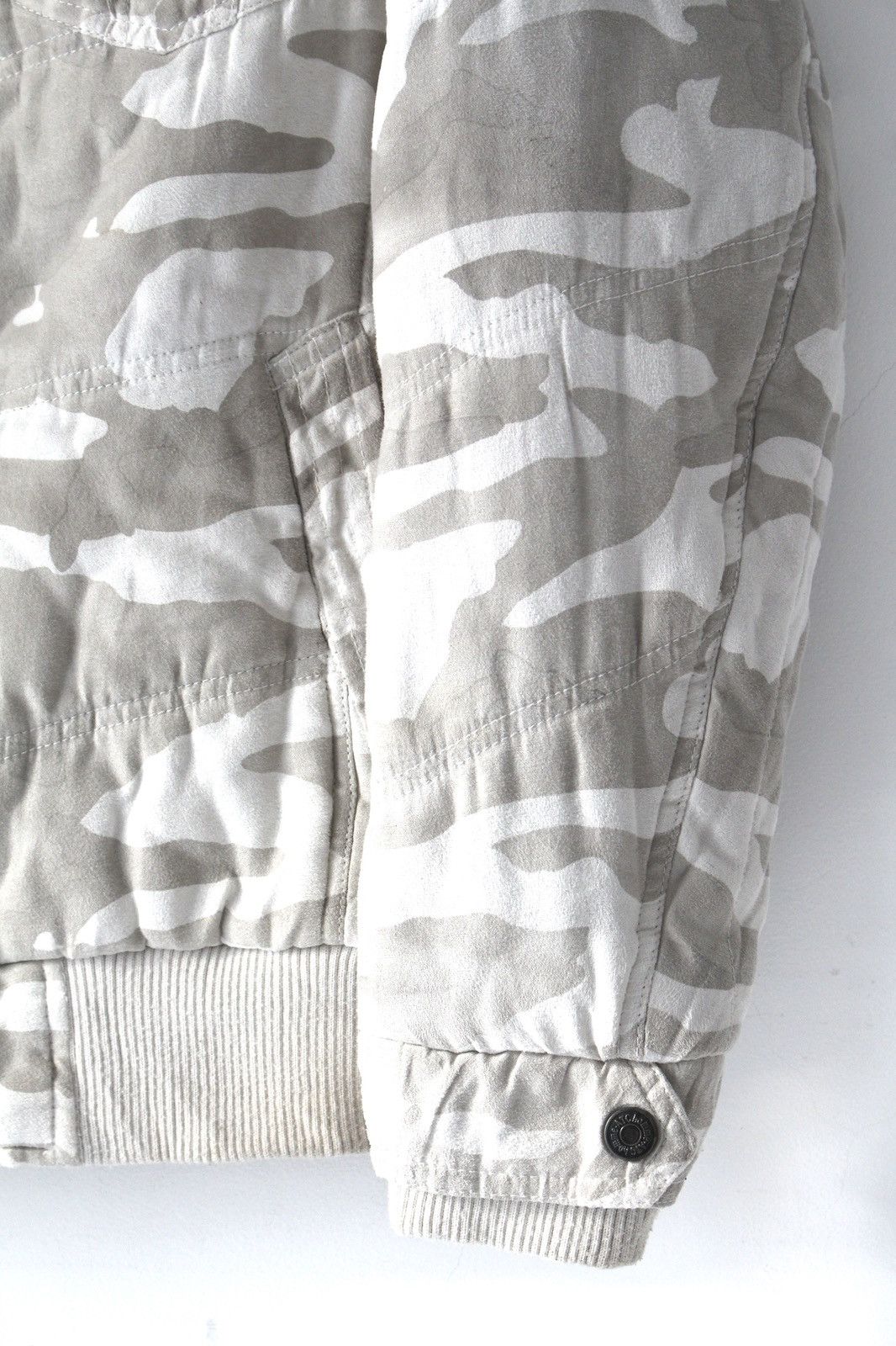 In The Attic 2000S IN THE ATTIC HOMME SNOW CAMO QUILTED ZIP-UP JACKET Size US M / EU 48-50 / 2 - 6 Thumbnail