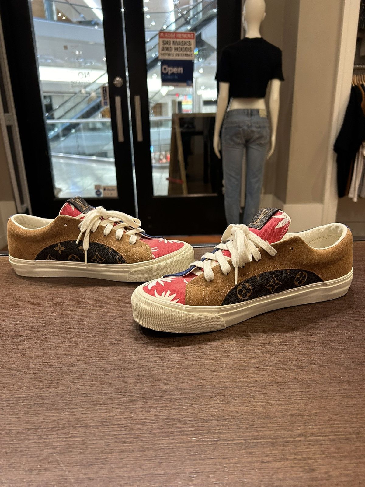 Vans Vans Low Top Sneakers Size US 11 / EU 44 - 2 Thumbnail