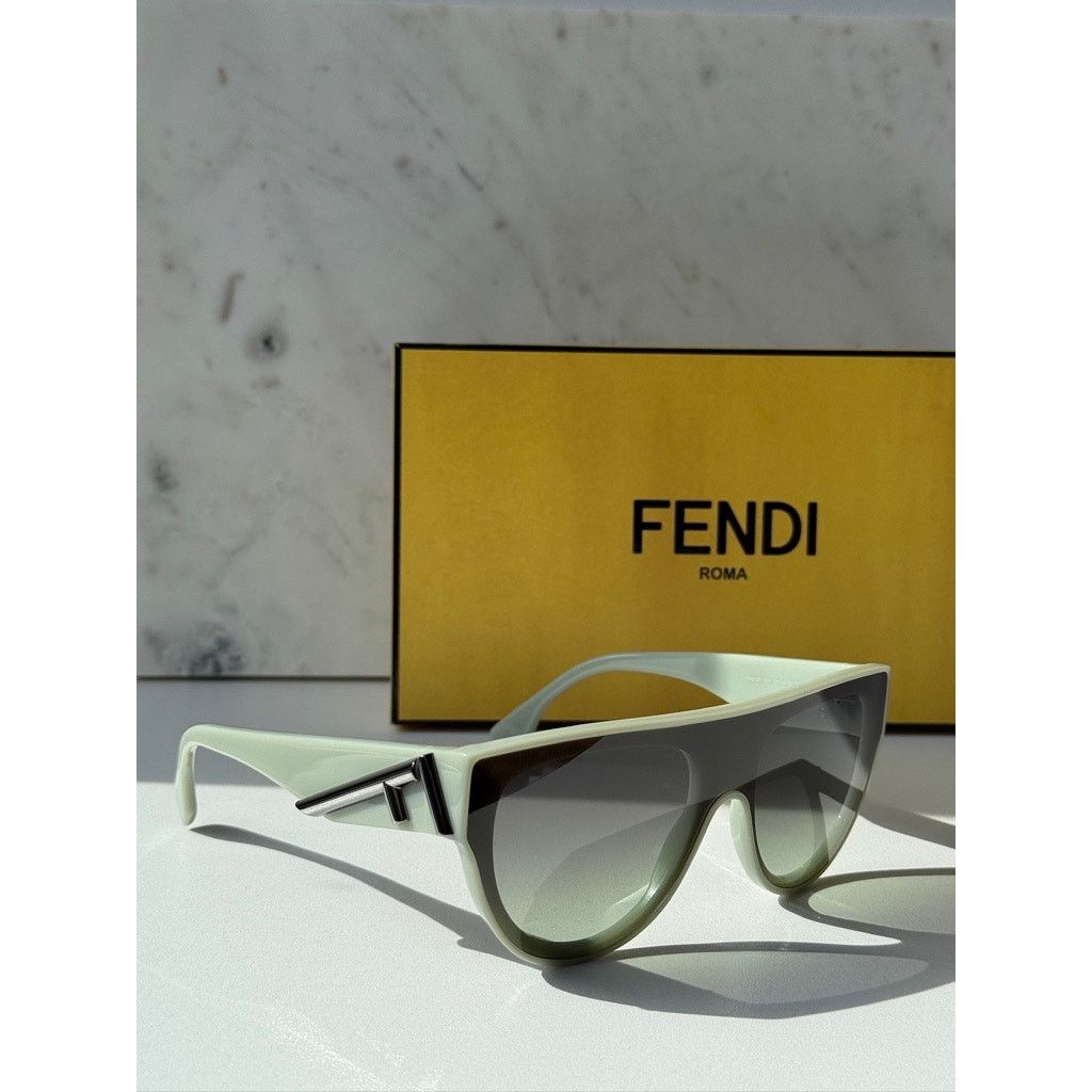 Fendi NEW Fendi FE40150I Way Green Flat Top Sunglasses Size ONE SIZE - 8 Thumbnail