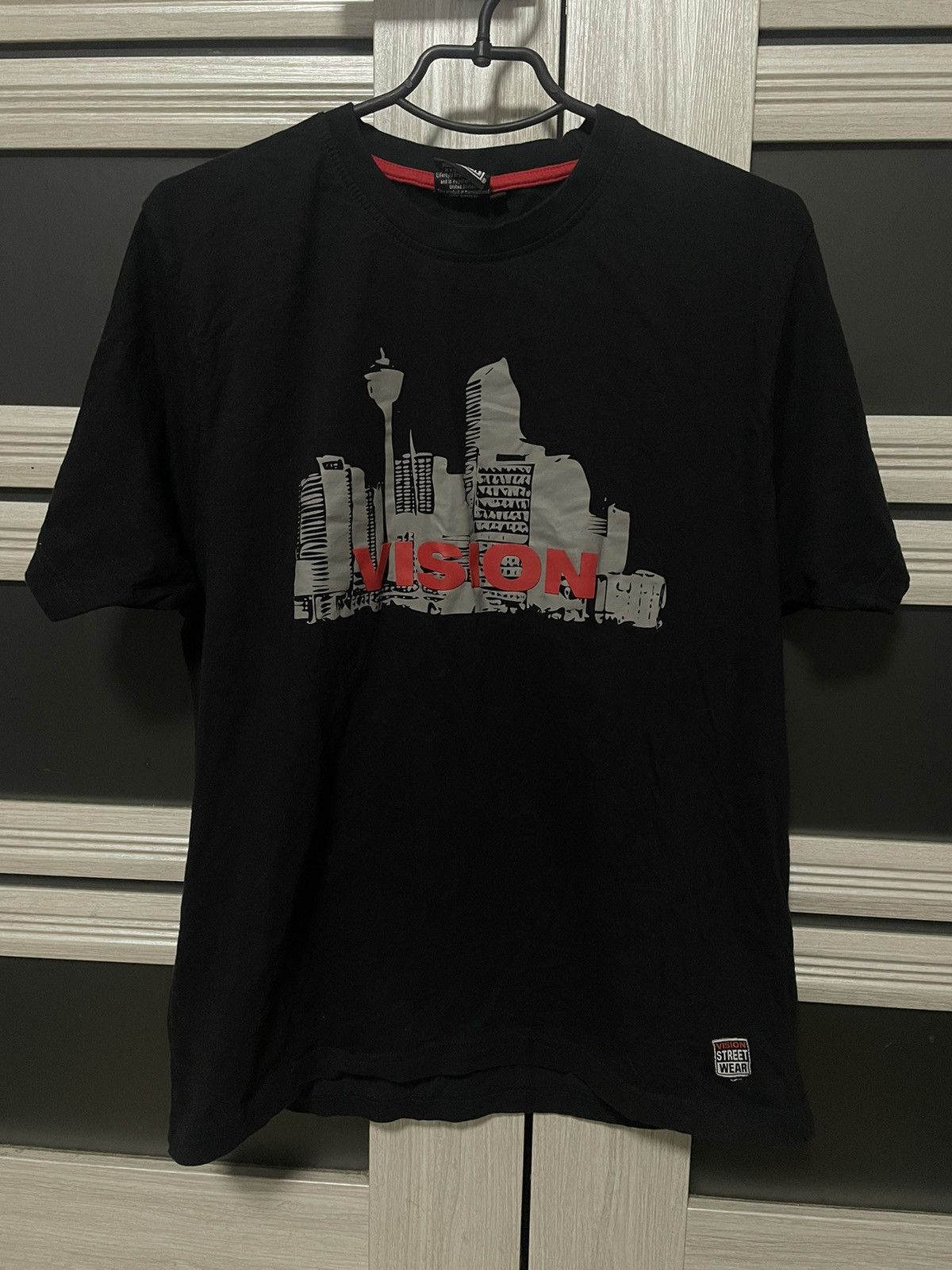 Vision Streetwear Vintage 2000s Vision Street Wear City Graphic Black Tee Size US L / EU 52-54 / 3 - 1 Thumbnail