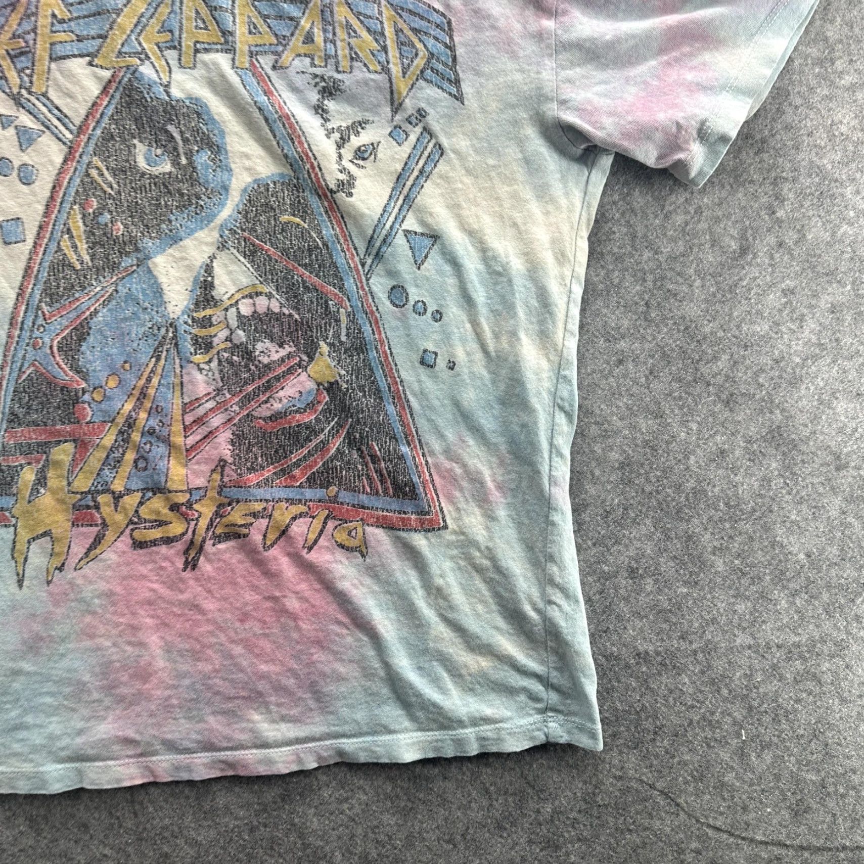 Vintage VINTAGE Def Leppard T-Shirt Men Small Tie Dye Hysteria Tour 80s Band Rock Memorabilia Size US S / EU 44-46 / 1 - 5 Thumbnail