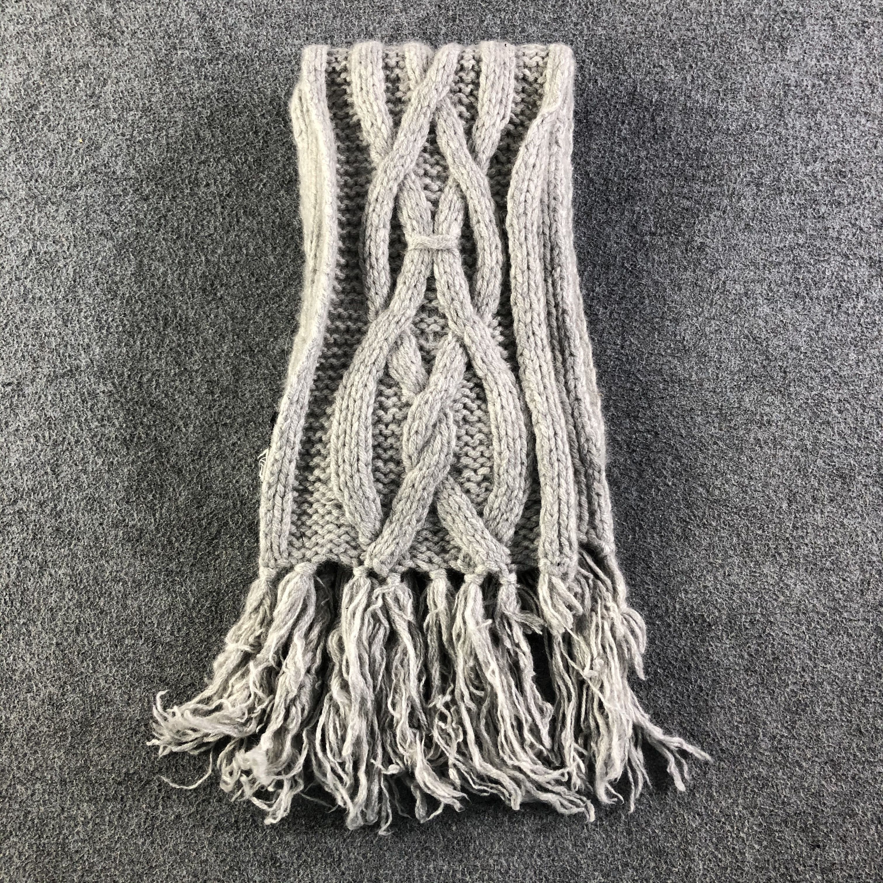 Banana Republic Banana Republic Cashmere Scarf / Muffler / Neckwear Size ONE SIZE - 2 Thumbnail