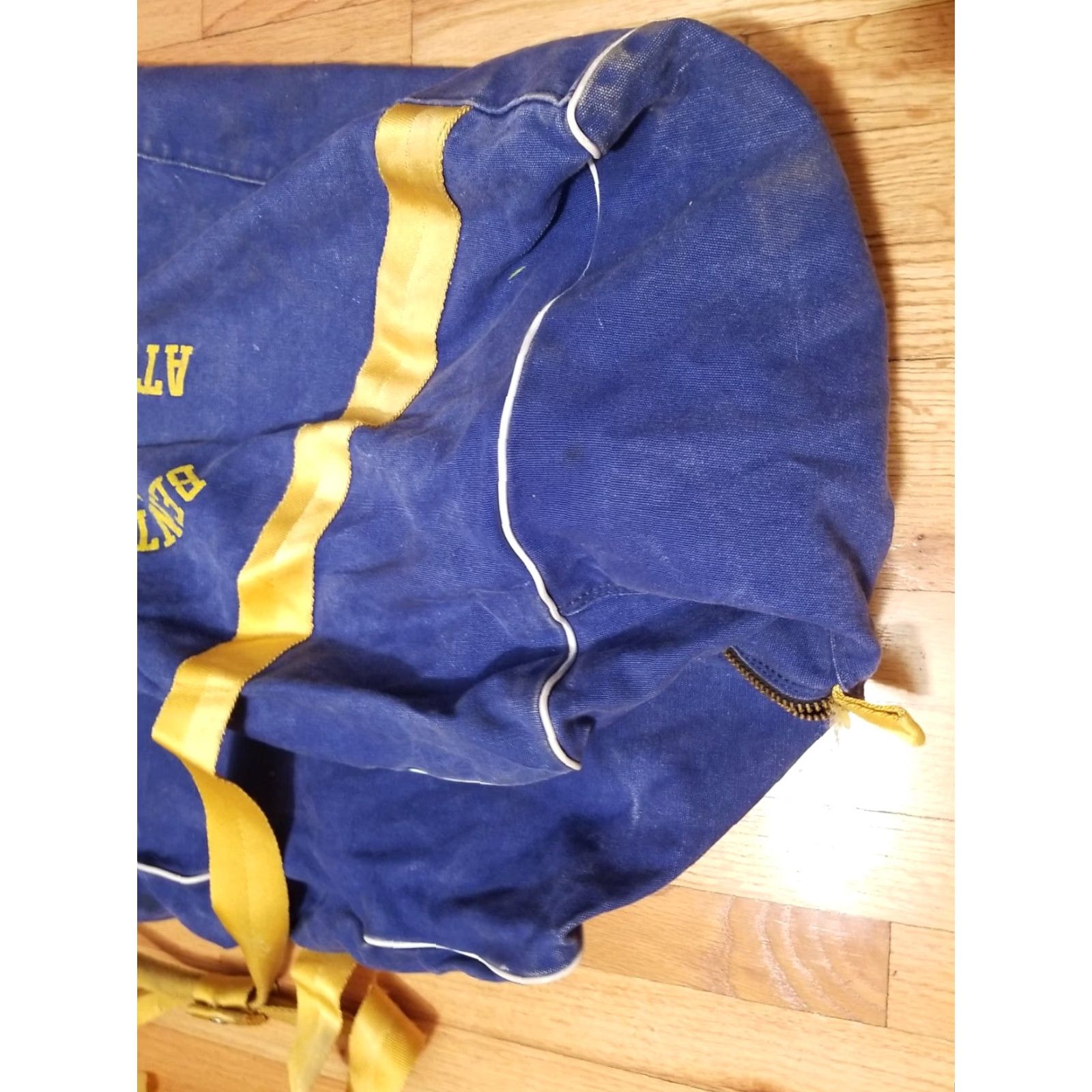 Vintage VINTAGE BENTLEY COLLEGE LARGE ATHLETIC DUFFLE BAG Size ONE SIZE - 2 Thumbnail