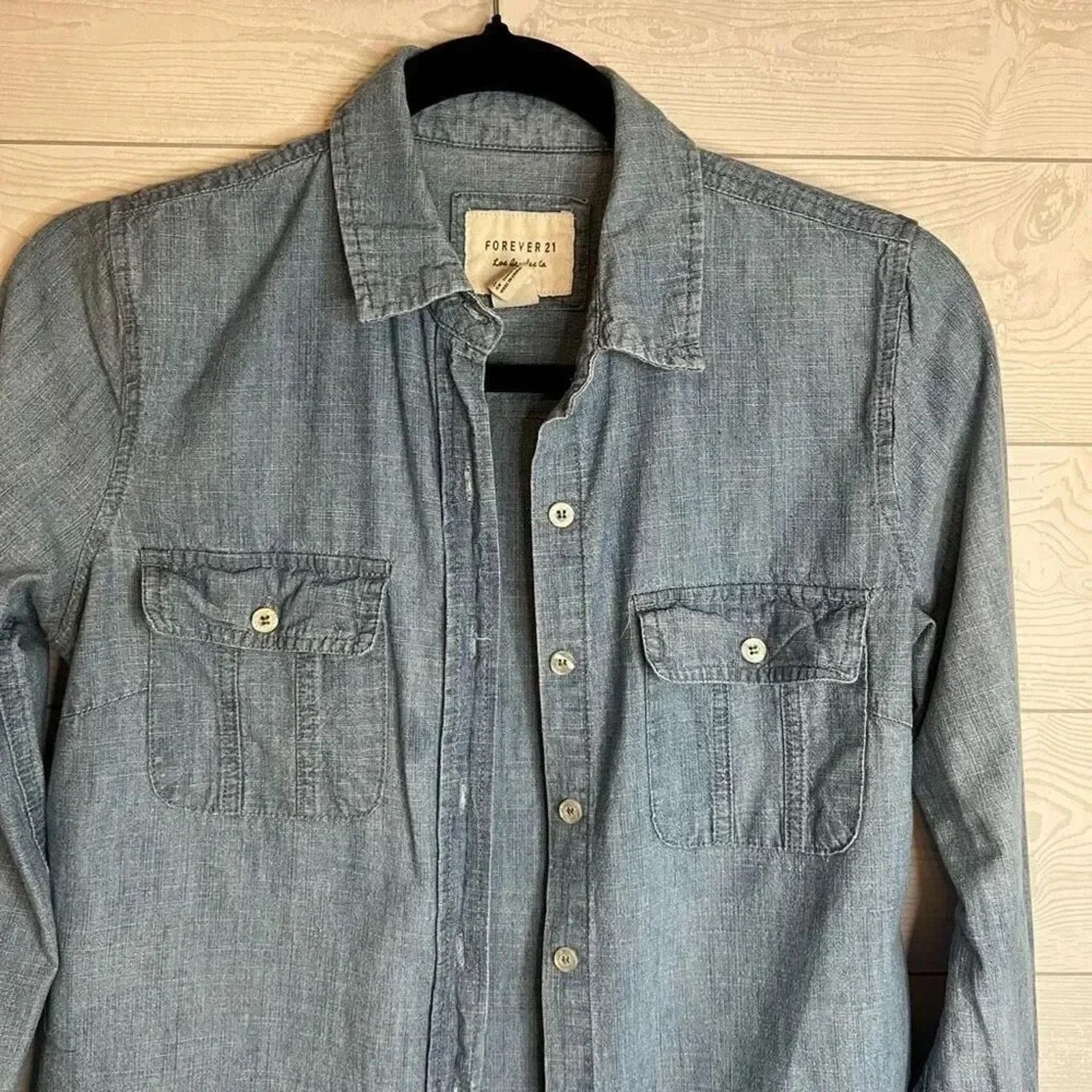 Forever 21 Forever 21 long sleeve denim button front shirt Size Small Size S / US 4 / IT 40 - 2 Thumbnail