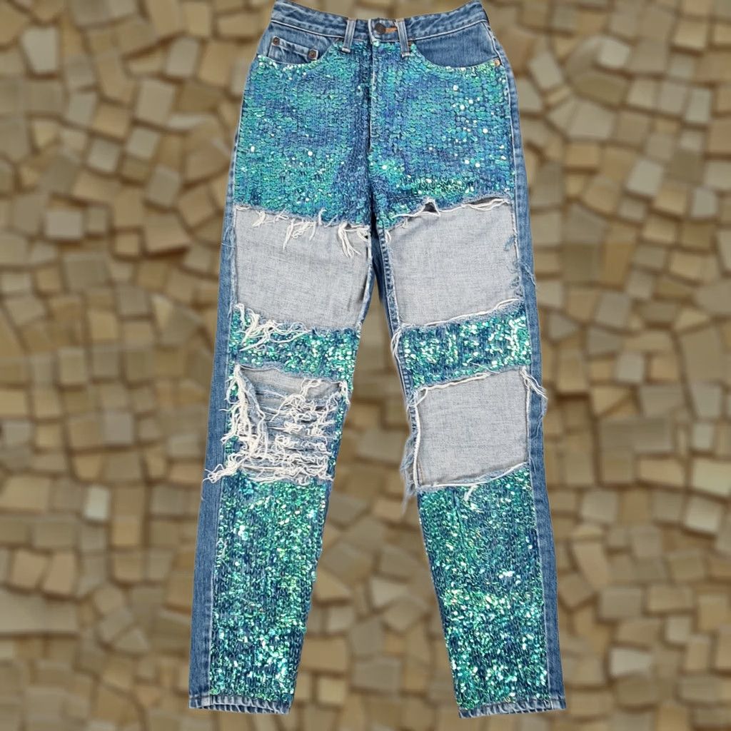 Levi's VINTAGE Levi's Womens Jeans Blue W26 L29 Sequin Ripped Tapered Made in Japan W603 Jeans Women Size 26" / US 2 / IT 38 - 1 Thumbnail