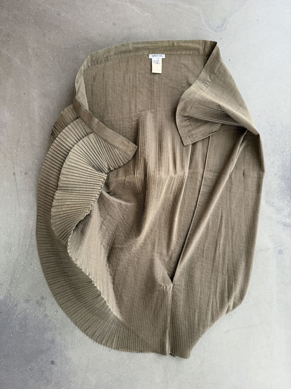 Romeo Gigli Romeo Gigli Pleated Skirt Size 28" / US 6 / IT 42 - 6 Thumbnail